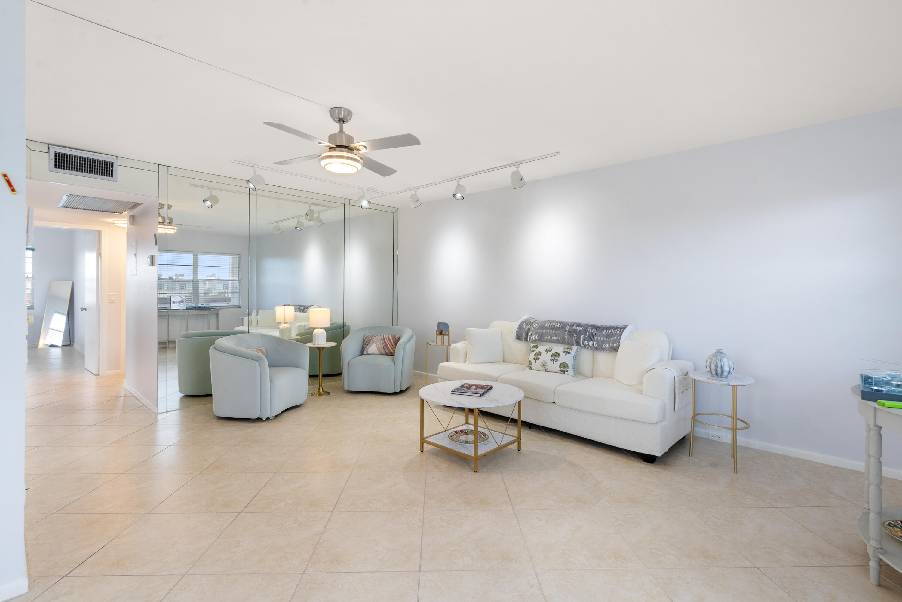 4060 Cornwall C Property Photo 5