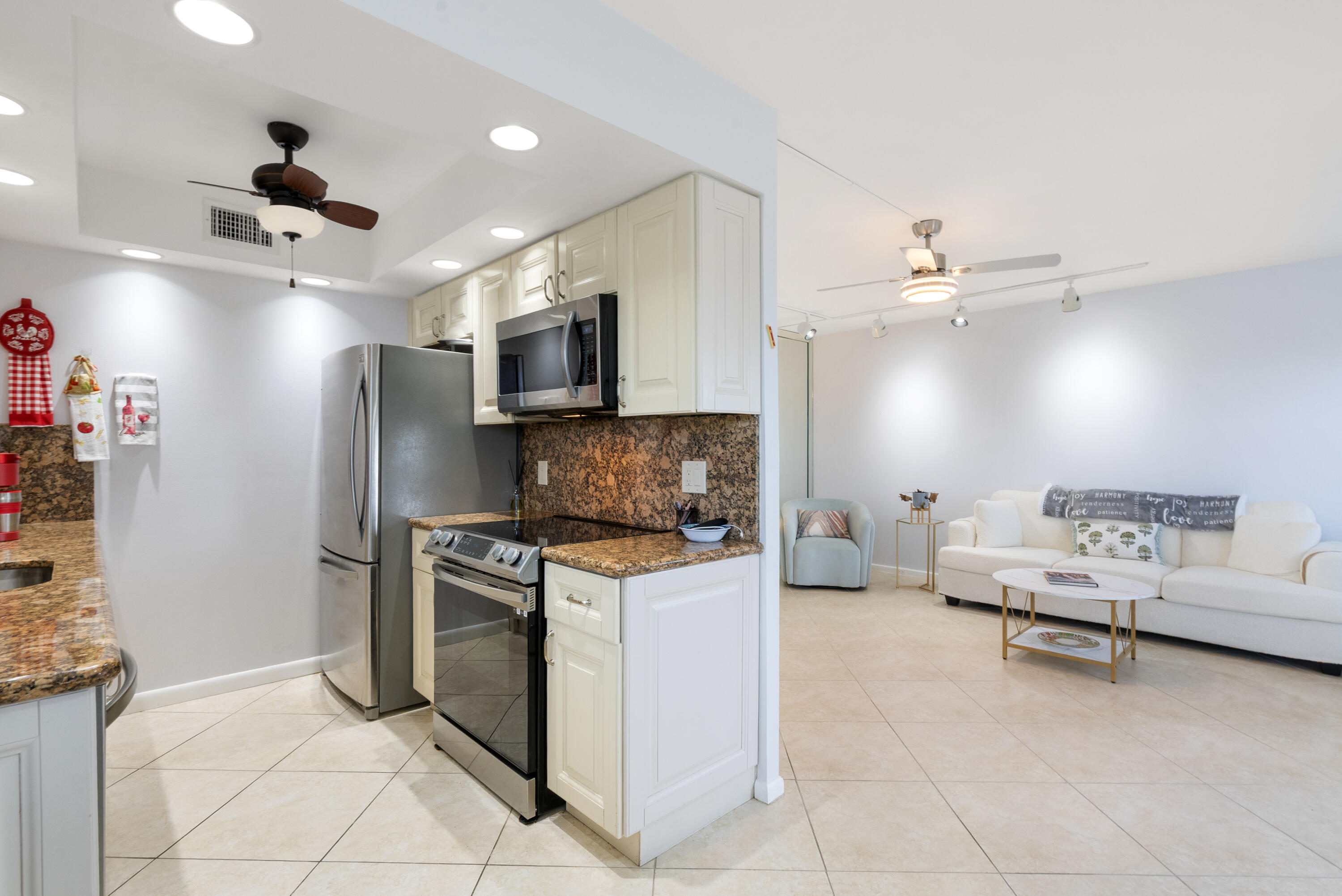 4060 Cornwall C Property Photo 10