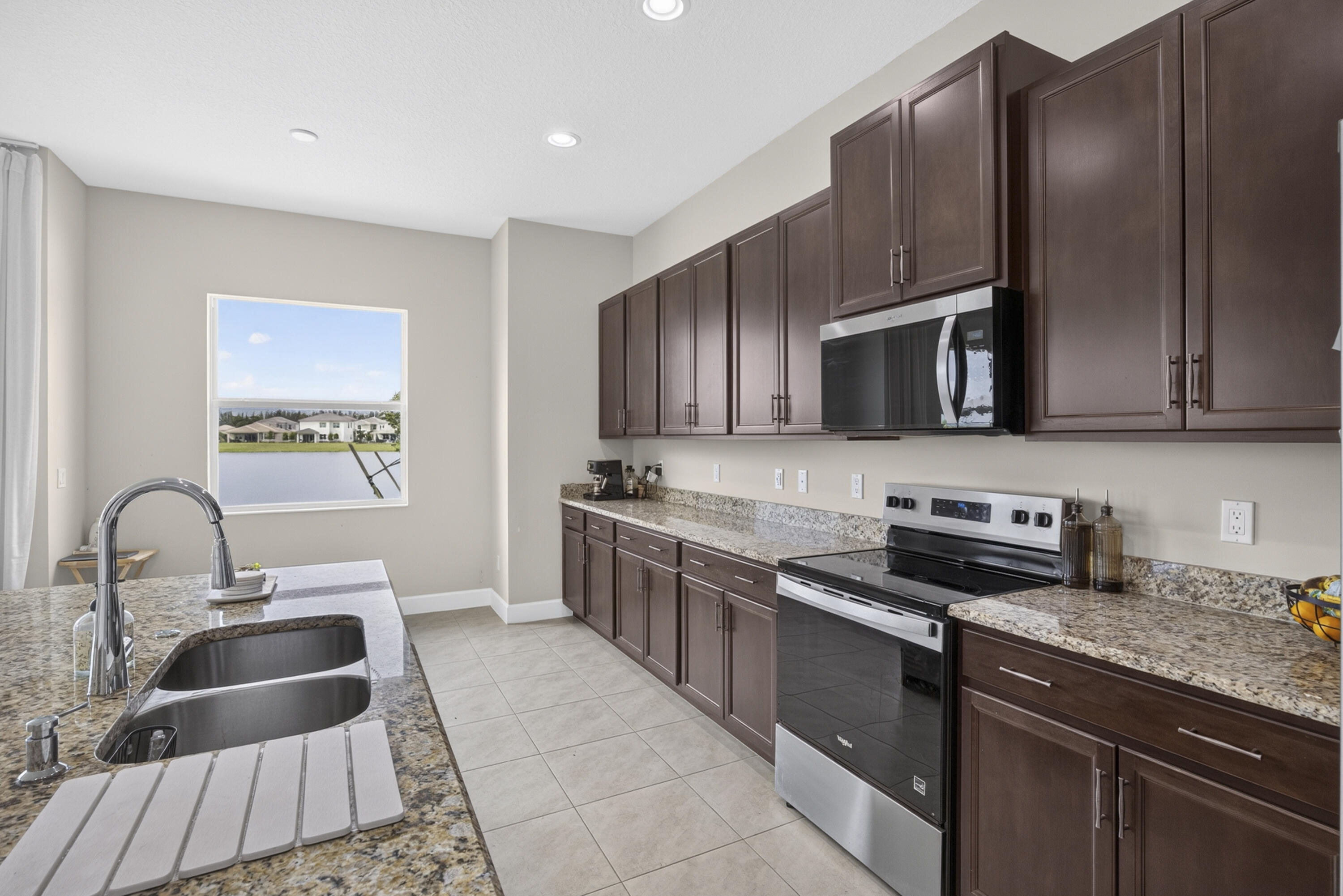 13802 Prickly Cone Cove Property Photo 8