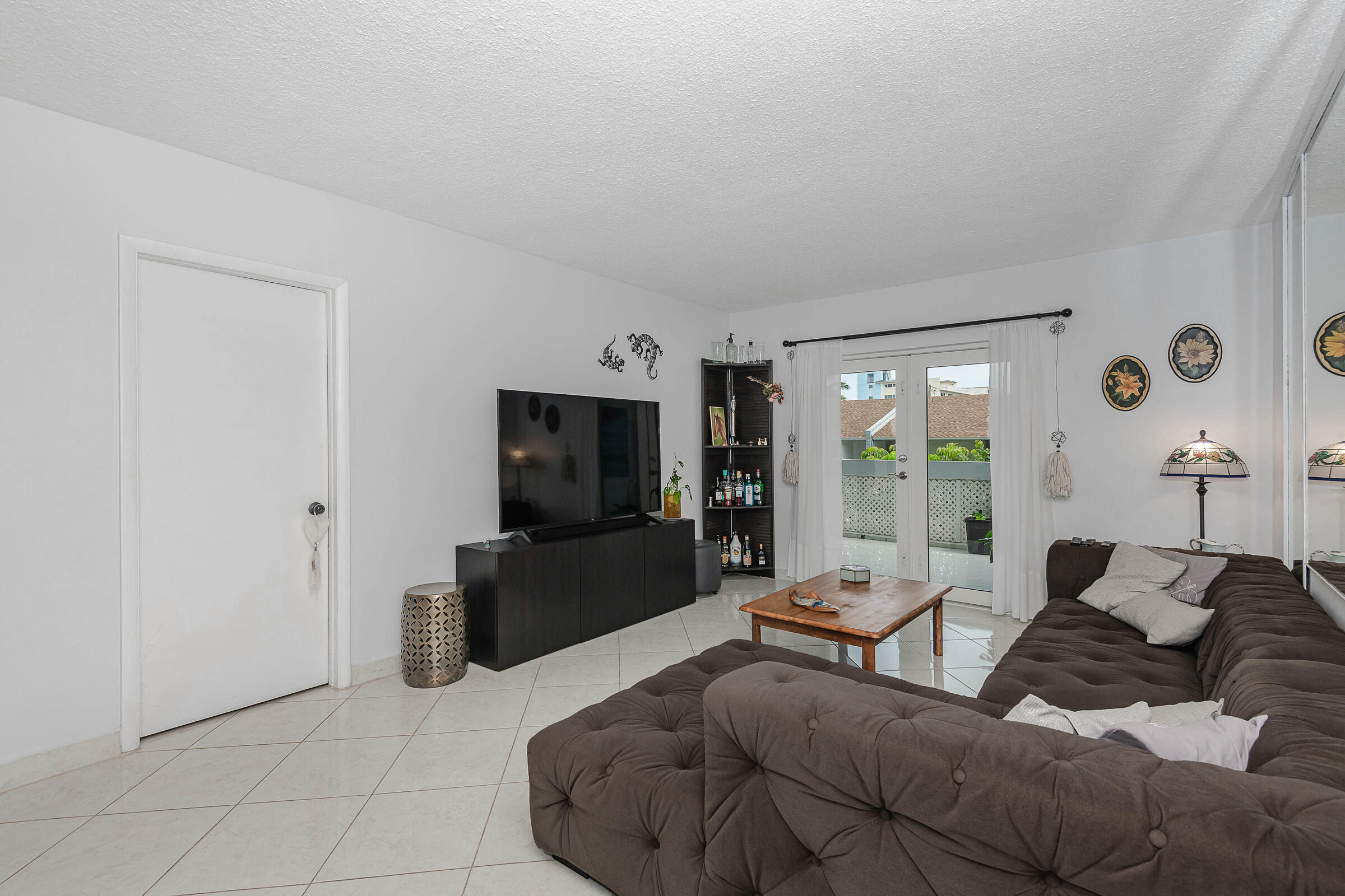 320 S Surf Road 206 Property Photo 9