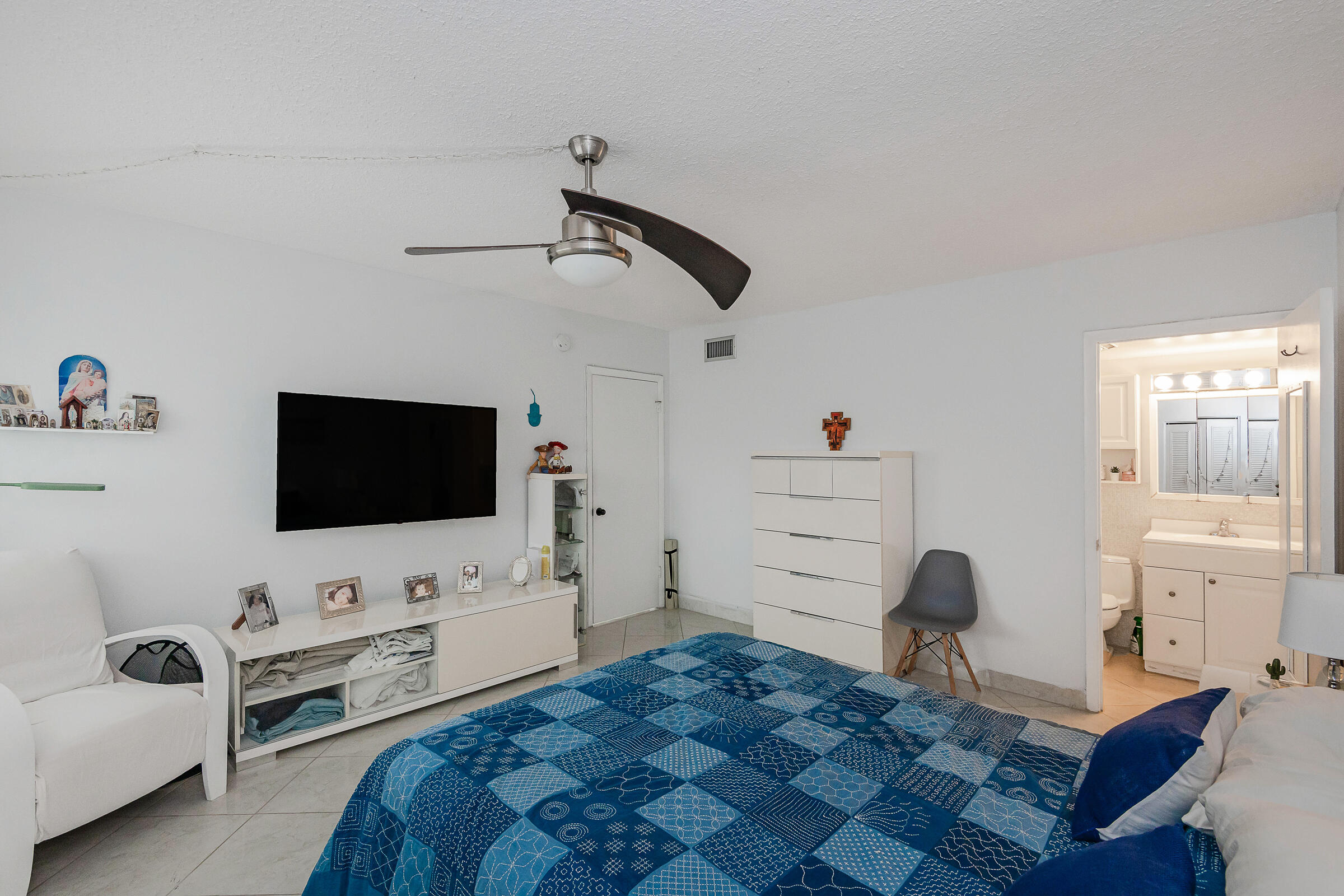 320 S Surf Road 206 Property Photo 27