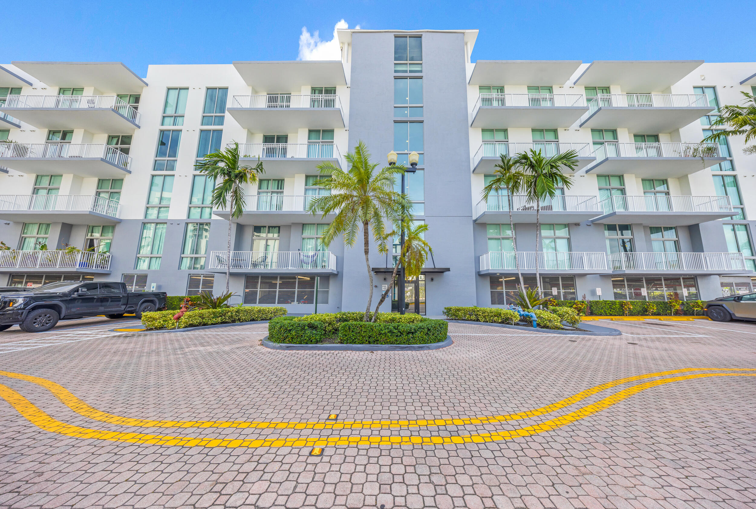 2100 VAN BUREN Street 206