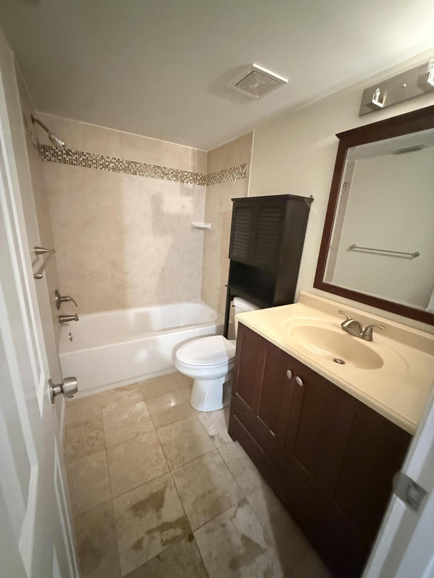 2050 Oleander Boulevard 6-202 Property Photo 15