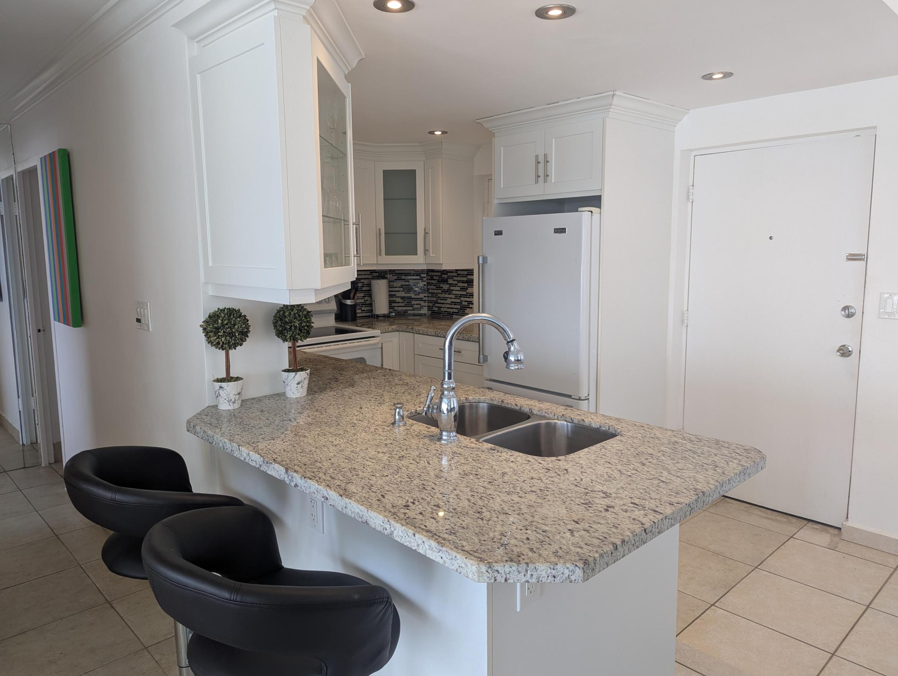 220 KINGS POINT Drive 501 Property Photo 1
