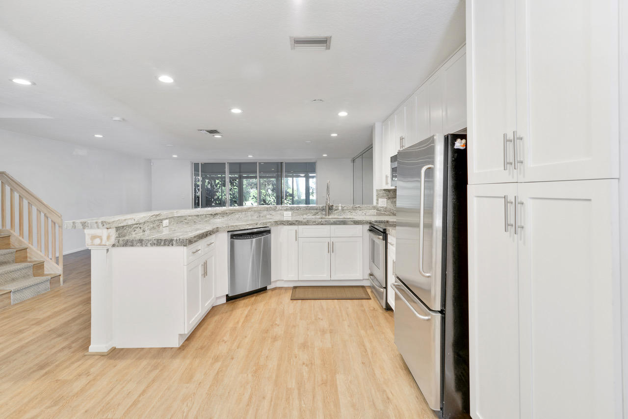6191 Old Court Road 806 Property Photo 10