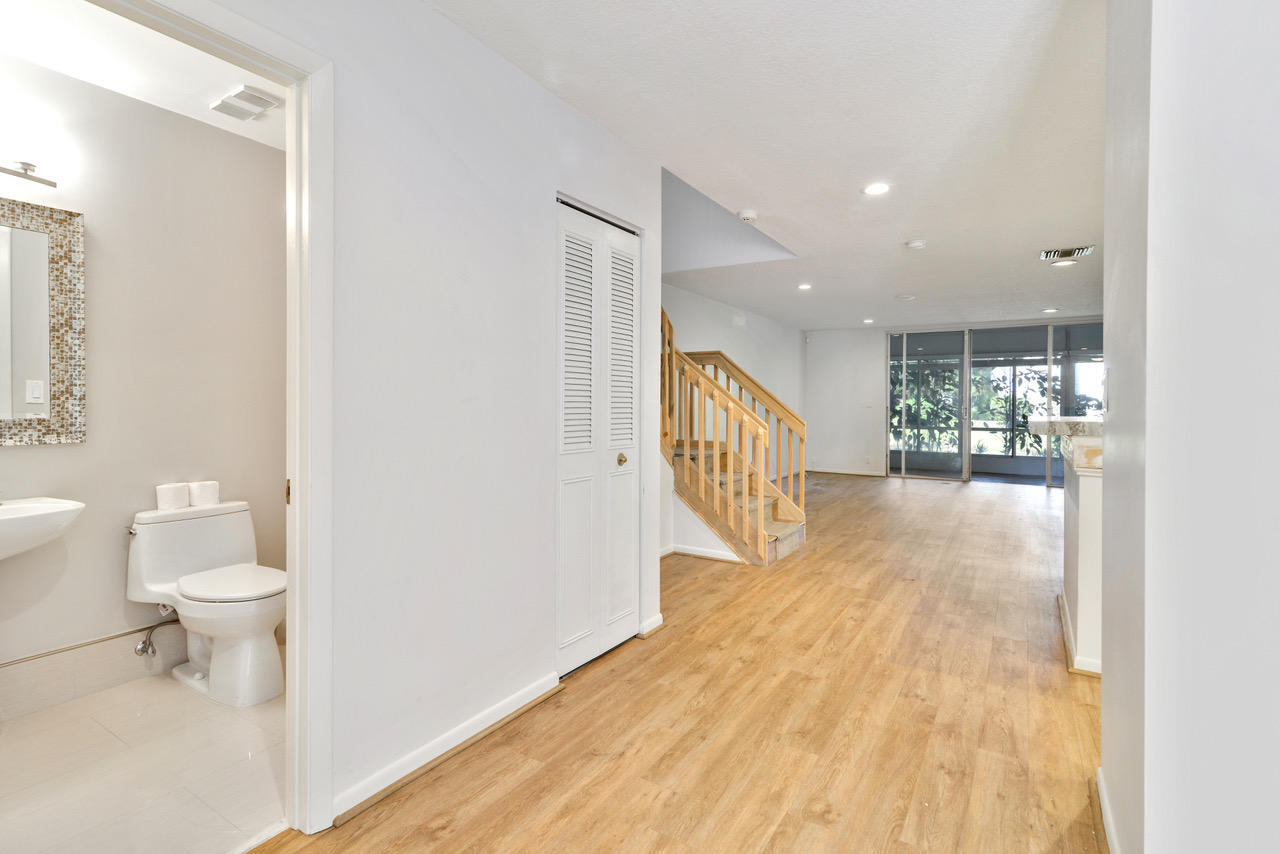 6191 Old Court Road 806 Property Photo 11