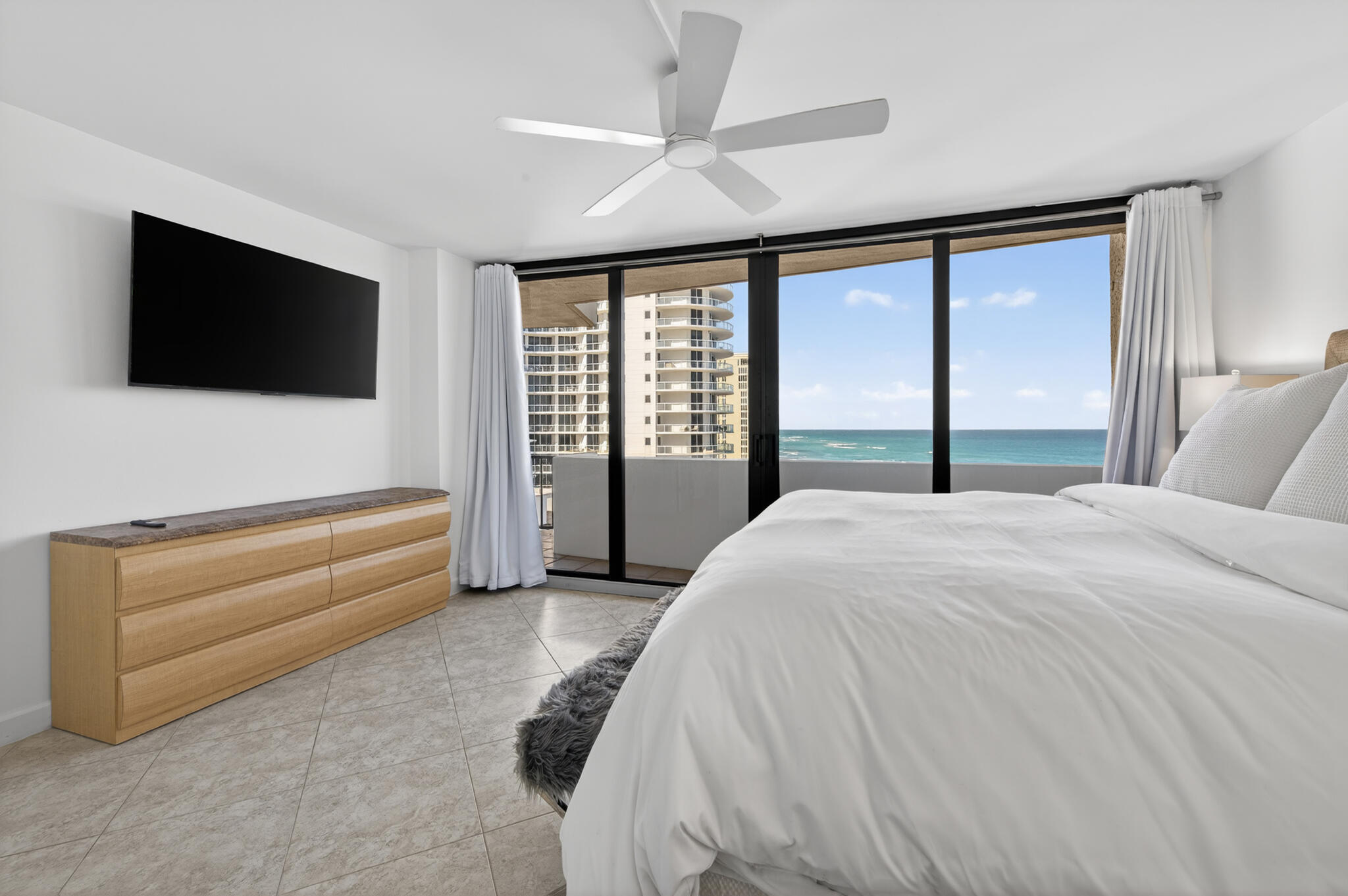 4200 N Ocean Drive 1-1101 Property Photo 17