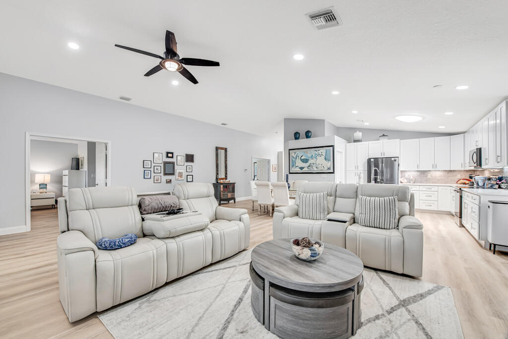 8184 Florenza Drive Property Photo 3