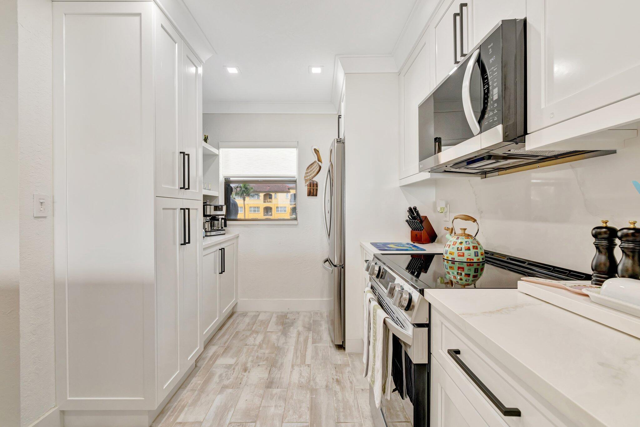 7420 S Ocean Drive 215 Property Photo 8