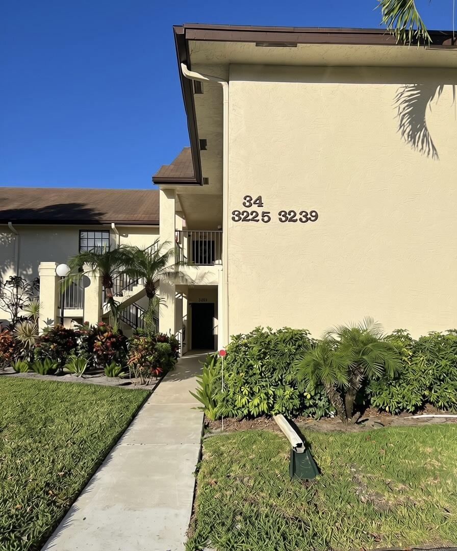 3237 Jog Park Drive Property Photo 1