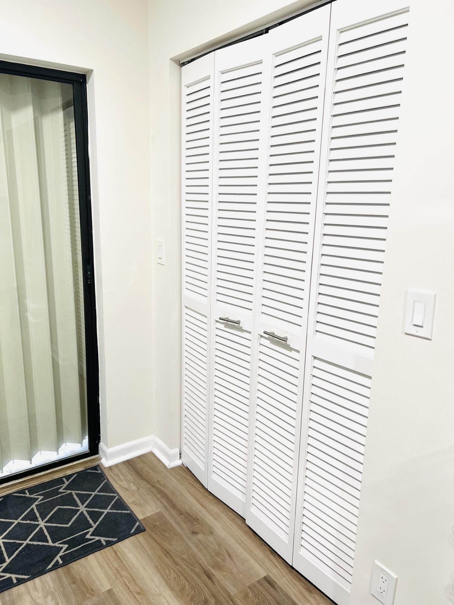 3237 Jog Park Drive Property Photo 8