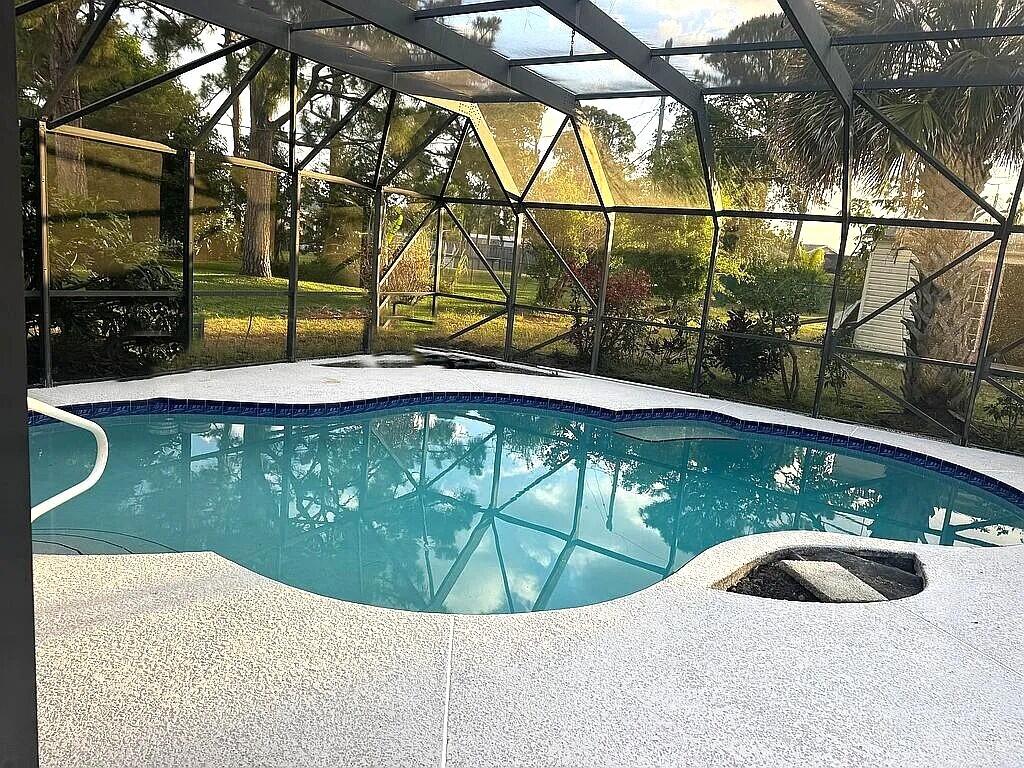 1813 SE Balleto Street Property Photo 1