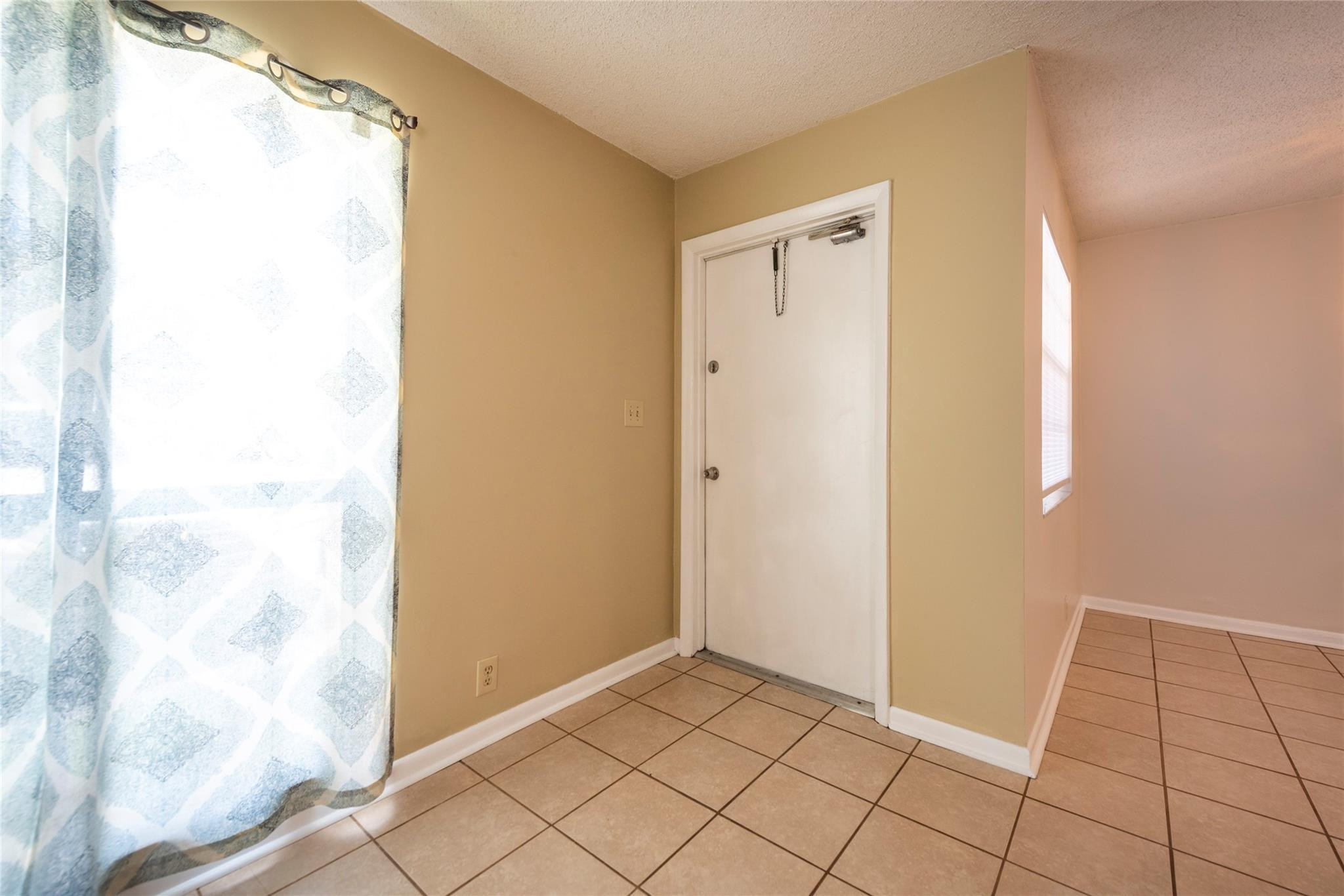 930 Mandarin Isle Property Photo 4