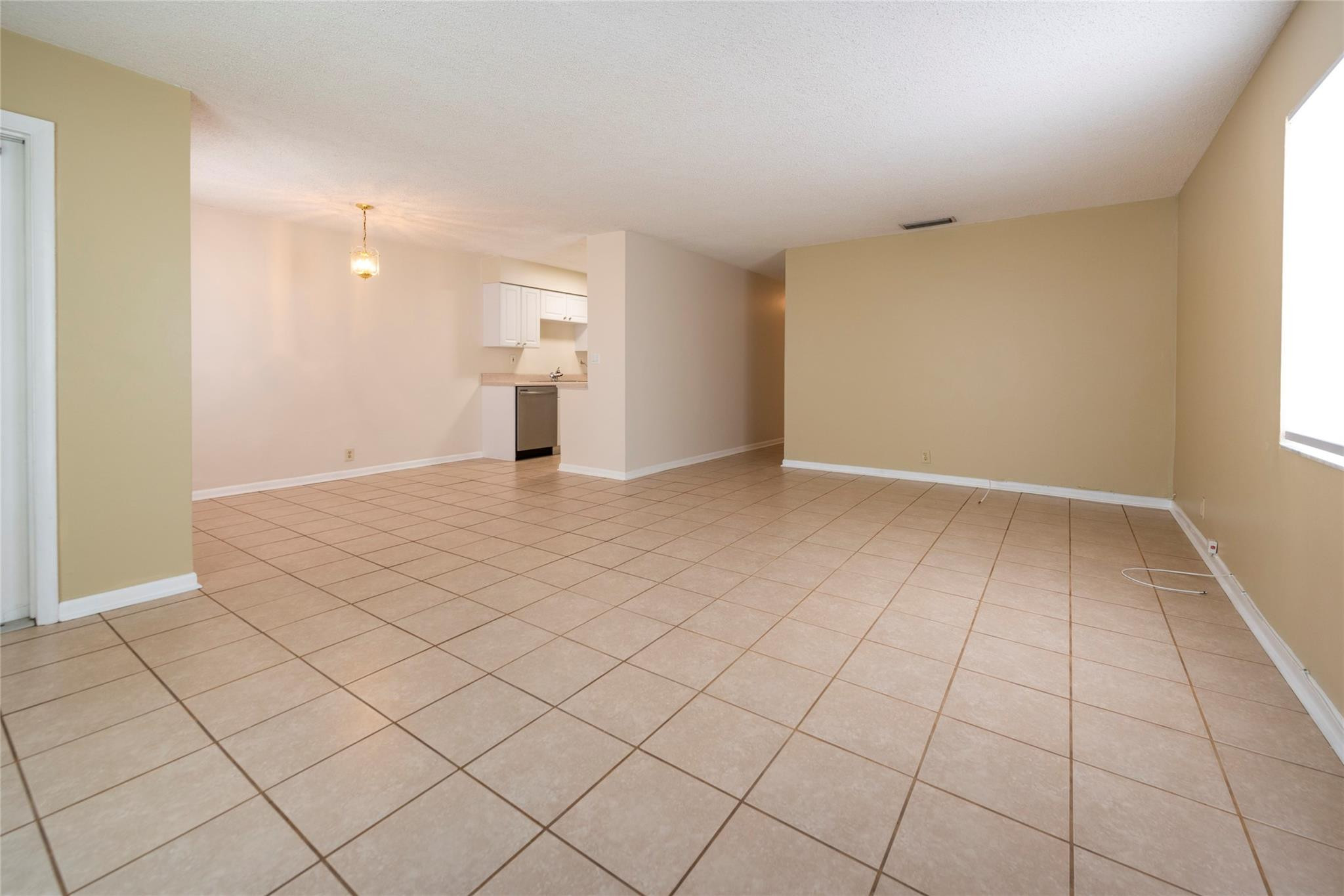 930 Mandarin Isle Property Photo 5
