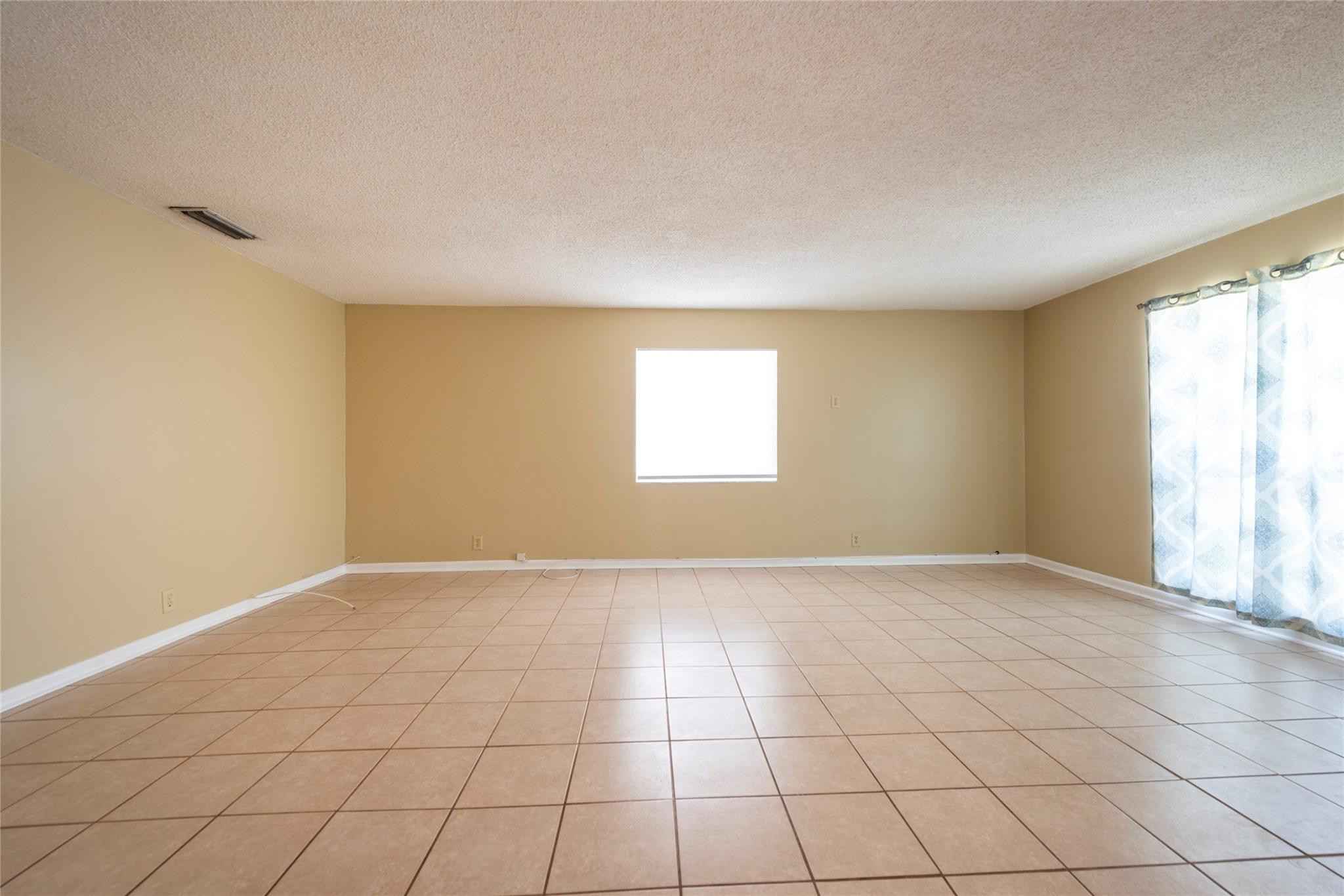 930 Mandarin Isle Property Photo 9