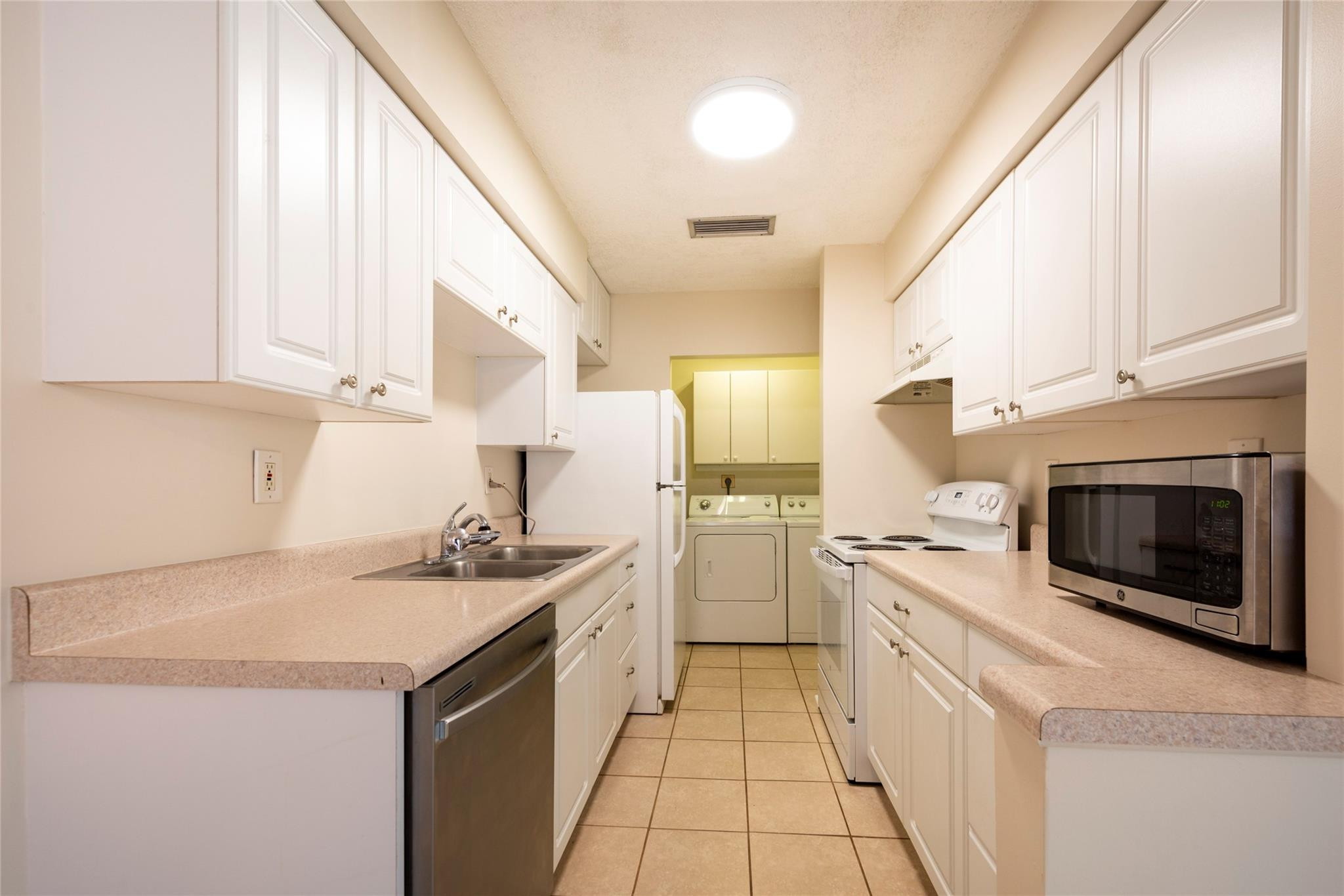 930 Mandarin Isle Property Photo 12