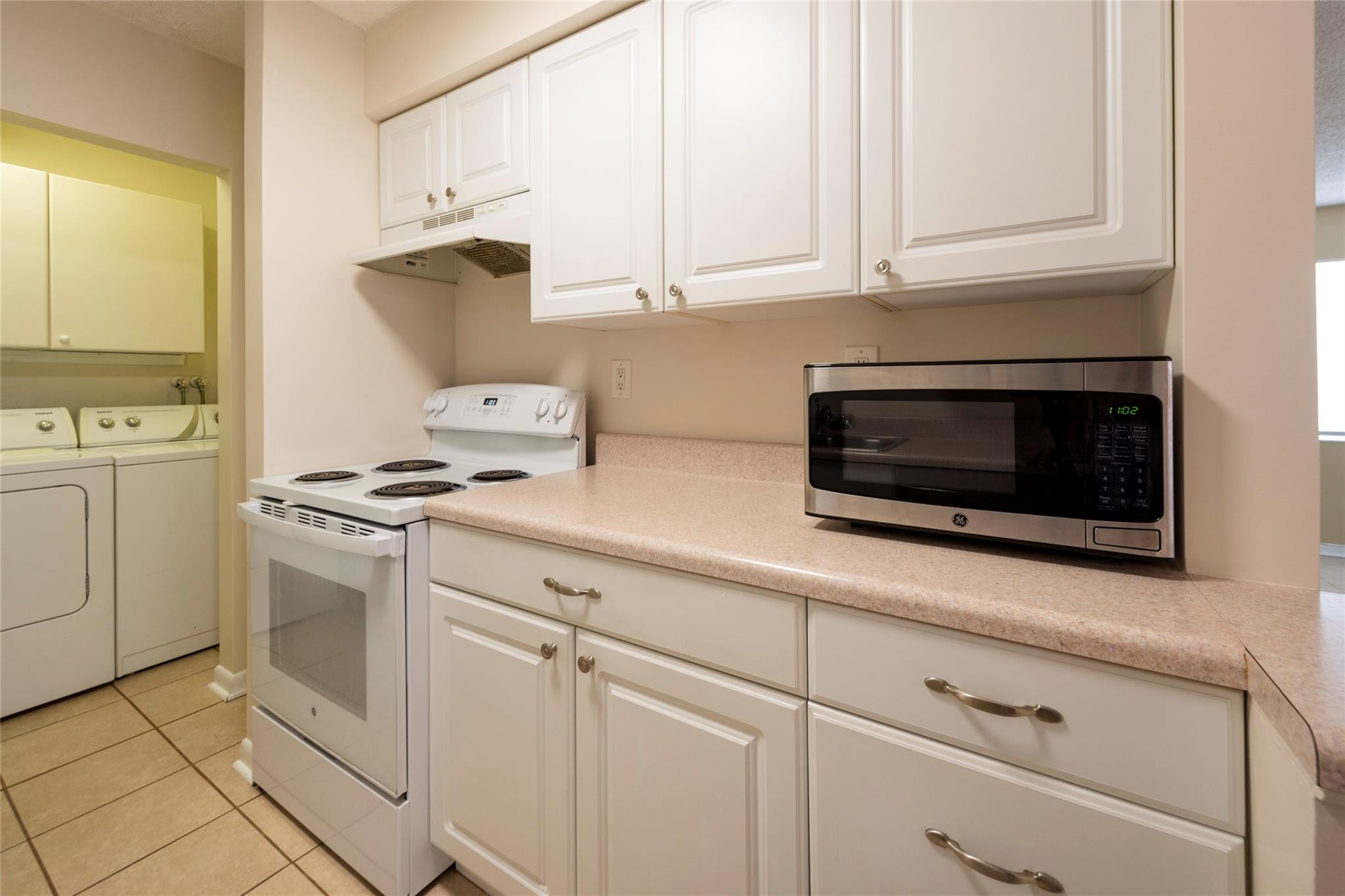 930 Mandarin Isle Property Photo 13