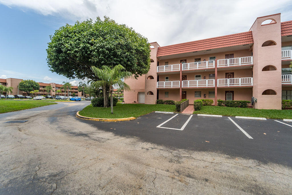 9641 Sunrise Lakes Boulevard 208 Property Photo 1