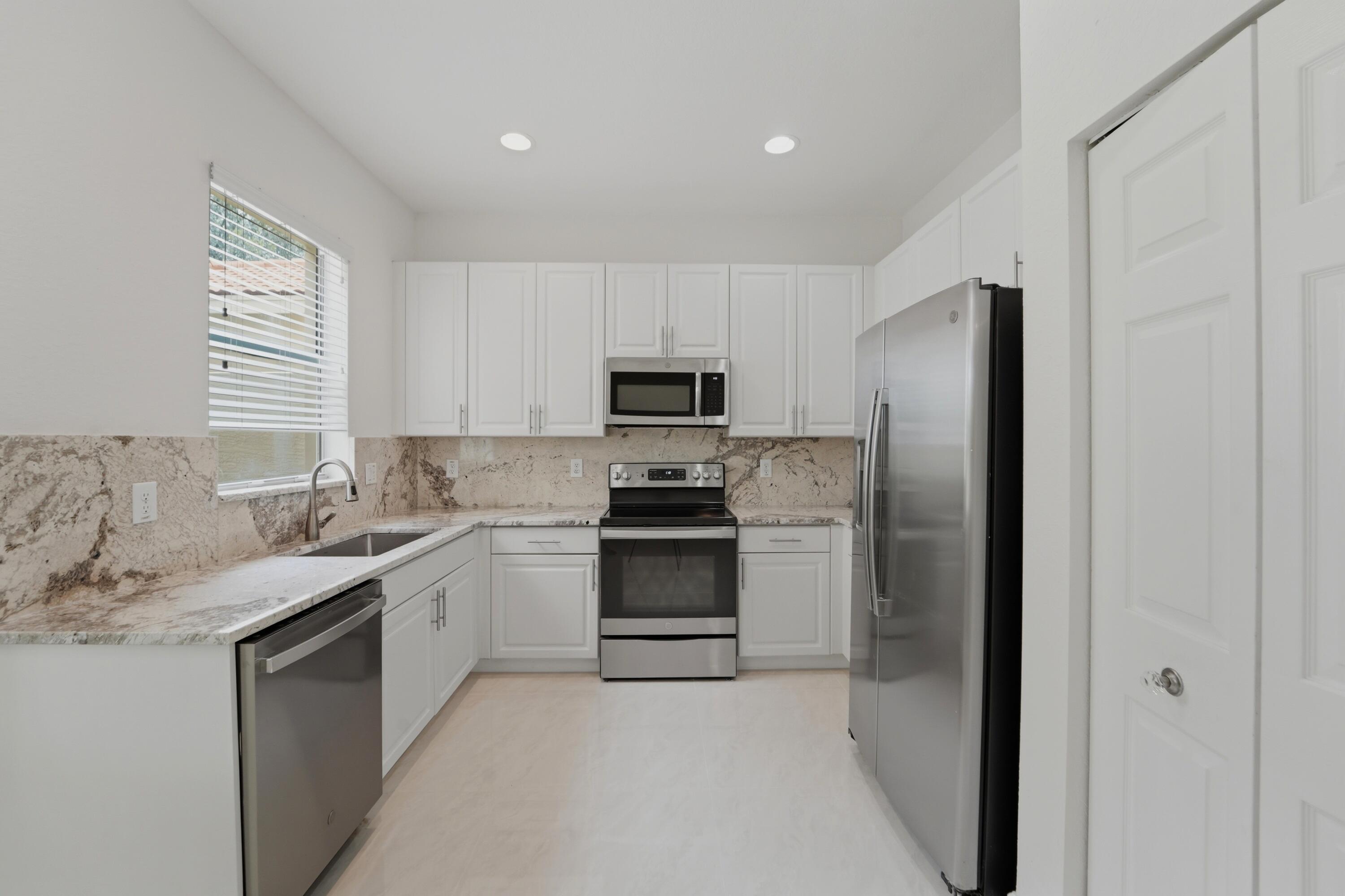 10941 Bitternut Hickory Lane Property Photo 6