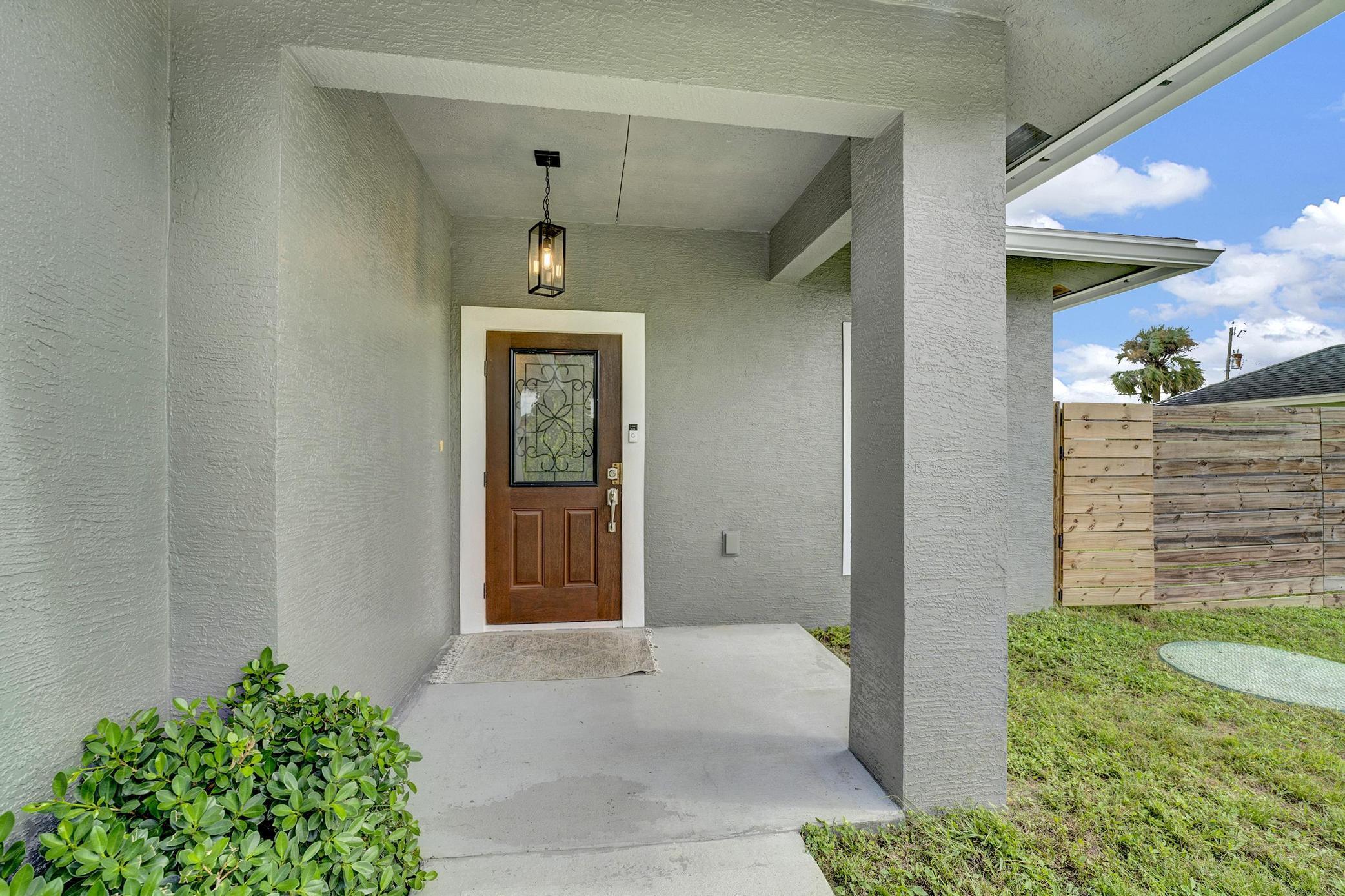 2001 Sw Aguero Street Property Photo 5