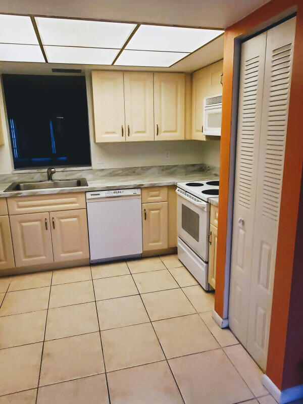 1060 Nw 80th Avenue 104 Property Photo 13