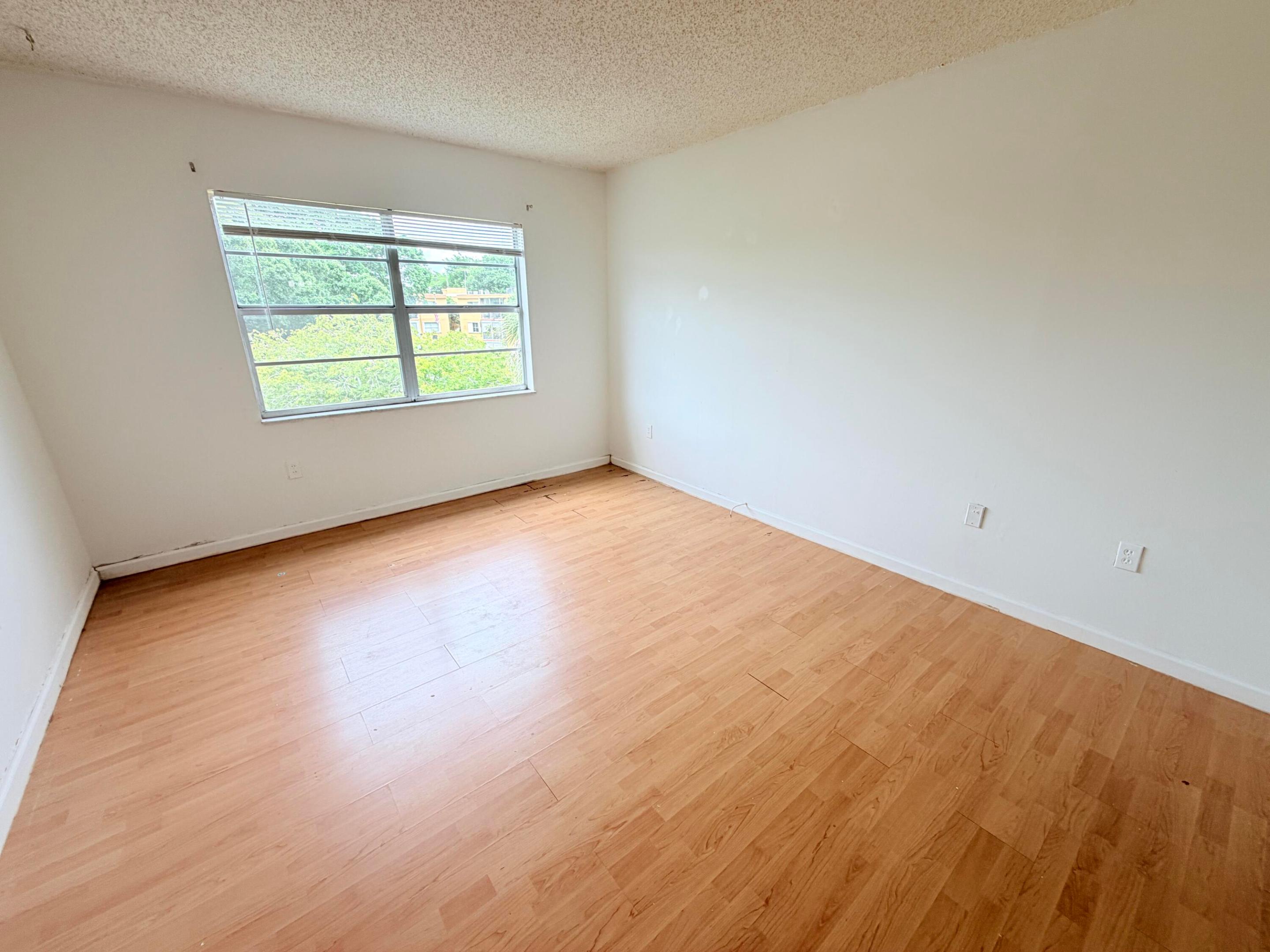 4304 Nw 9th Avenue 3-3b Property Photo 8