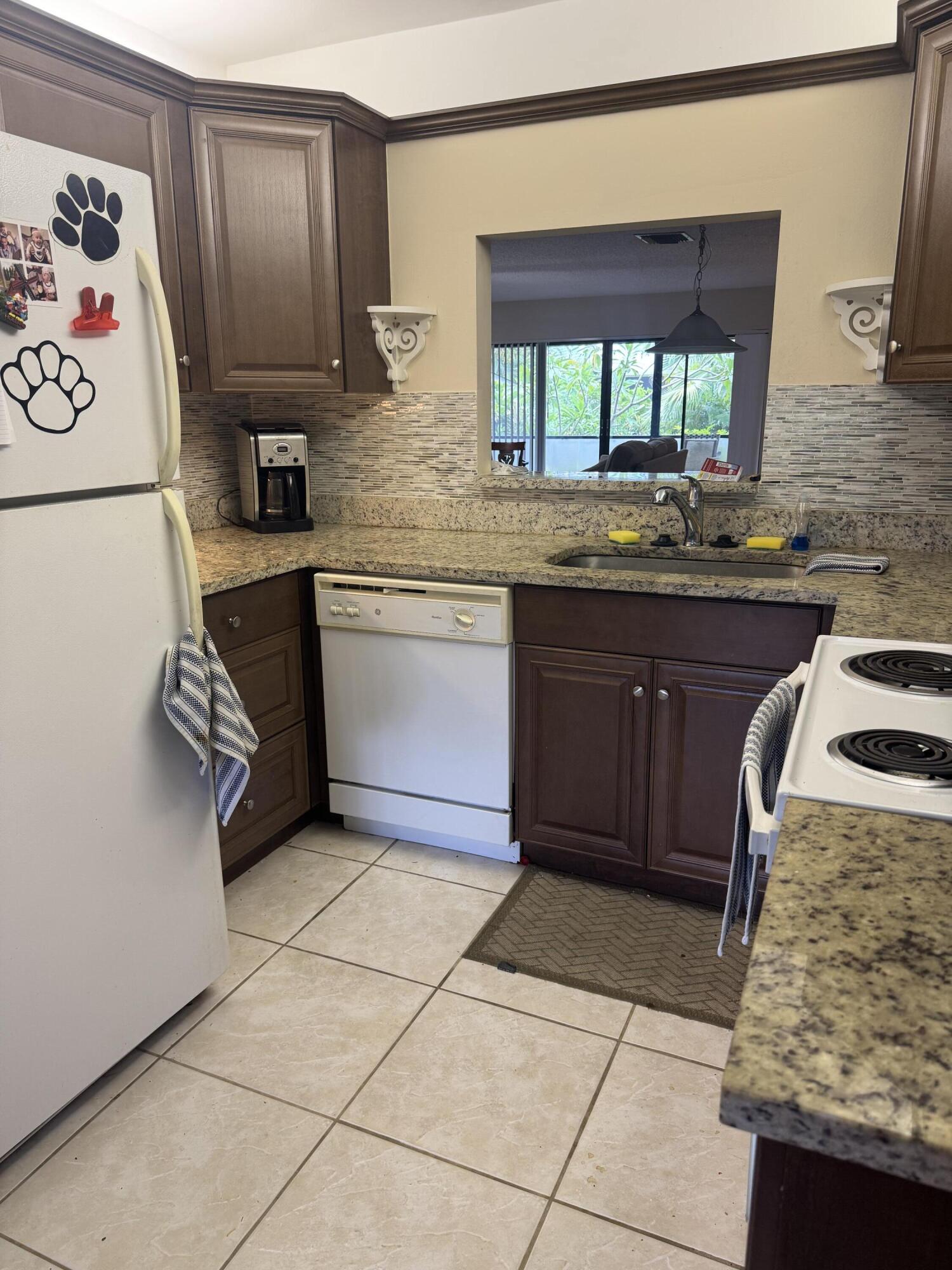 11894 Suellen Circle Property Photo 6