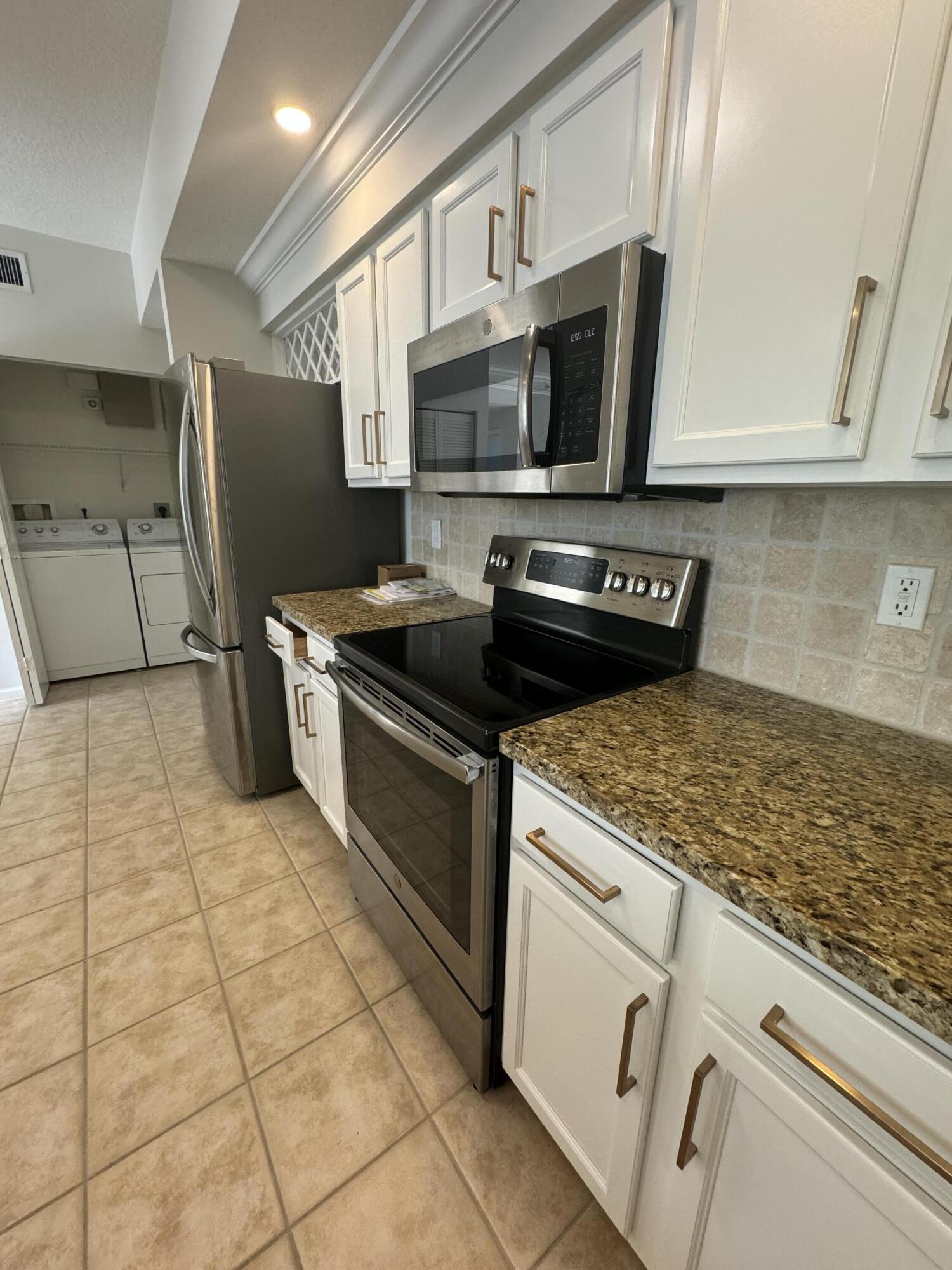 225 Murcia Drive 305 Property Photo 3