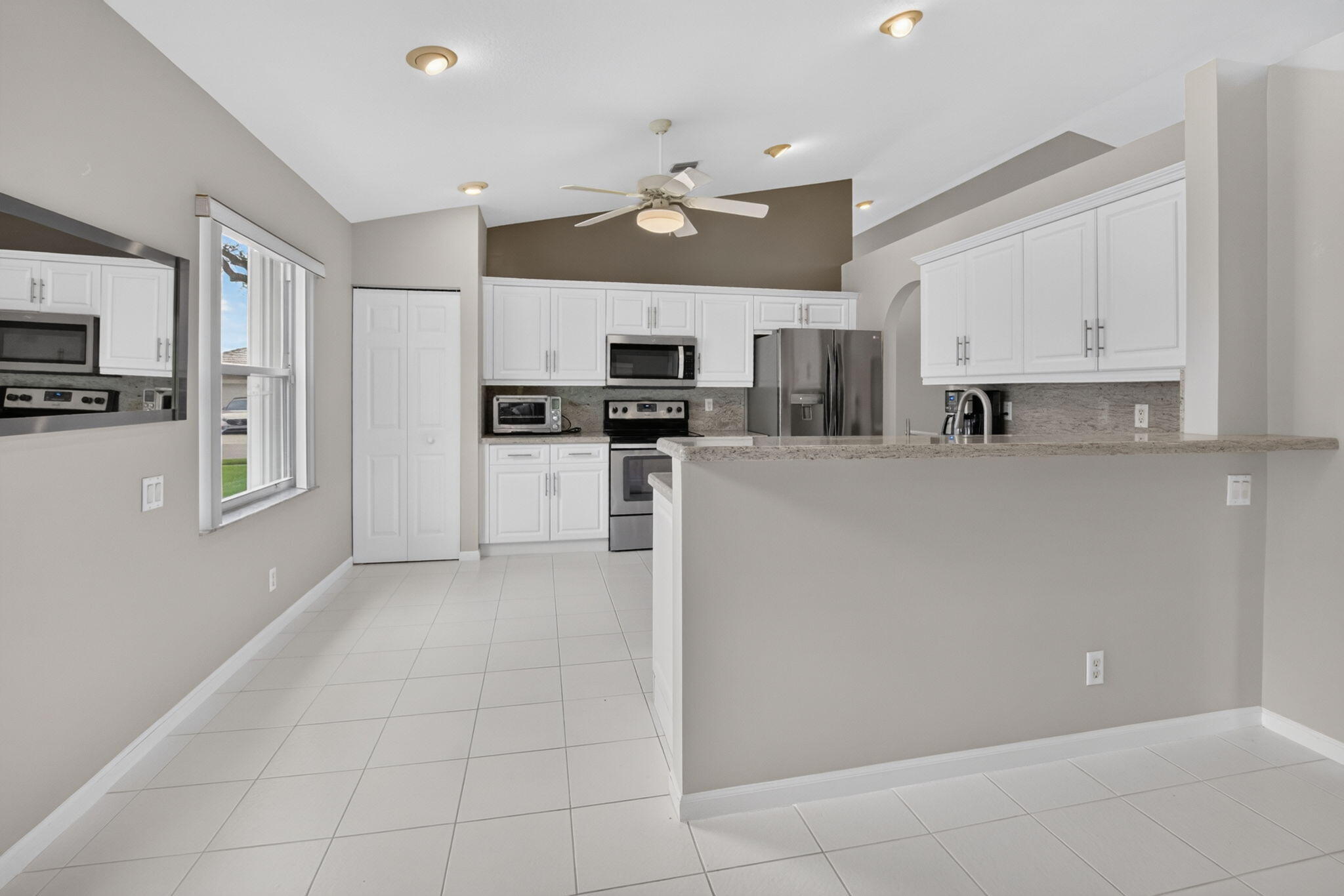 B26059612 Property Photo 18