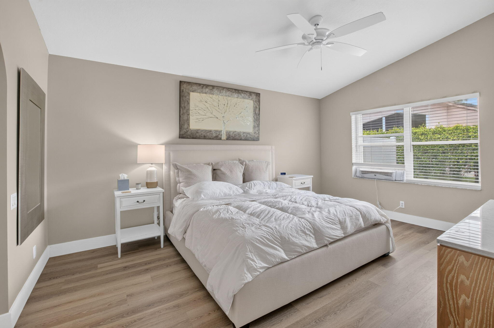 B26059612 Property Photo 25
