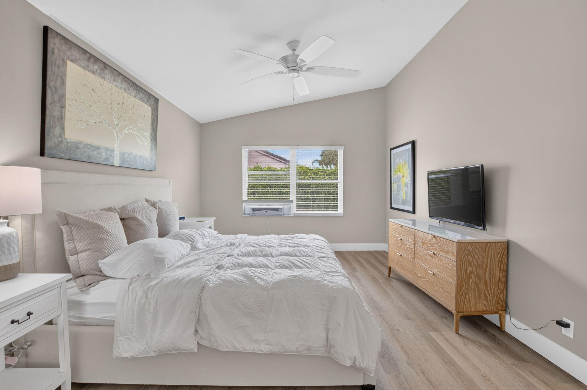 B26059612 Property Photo 26