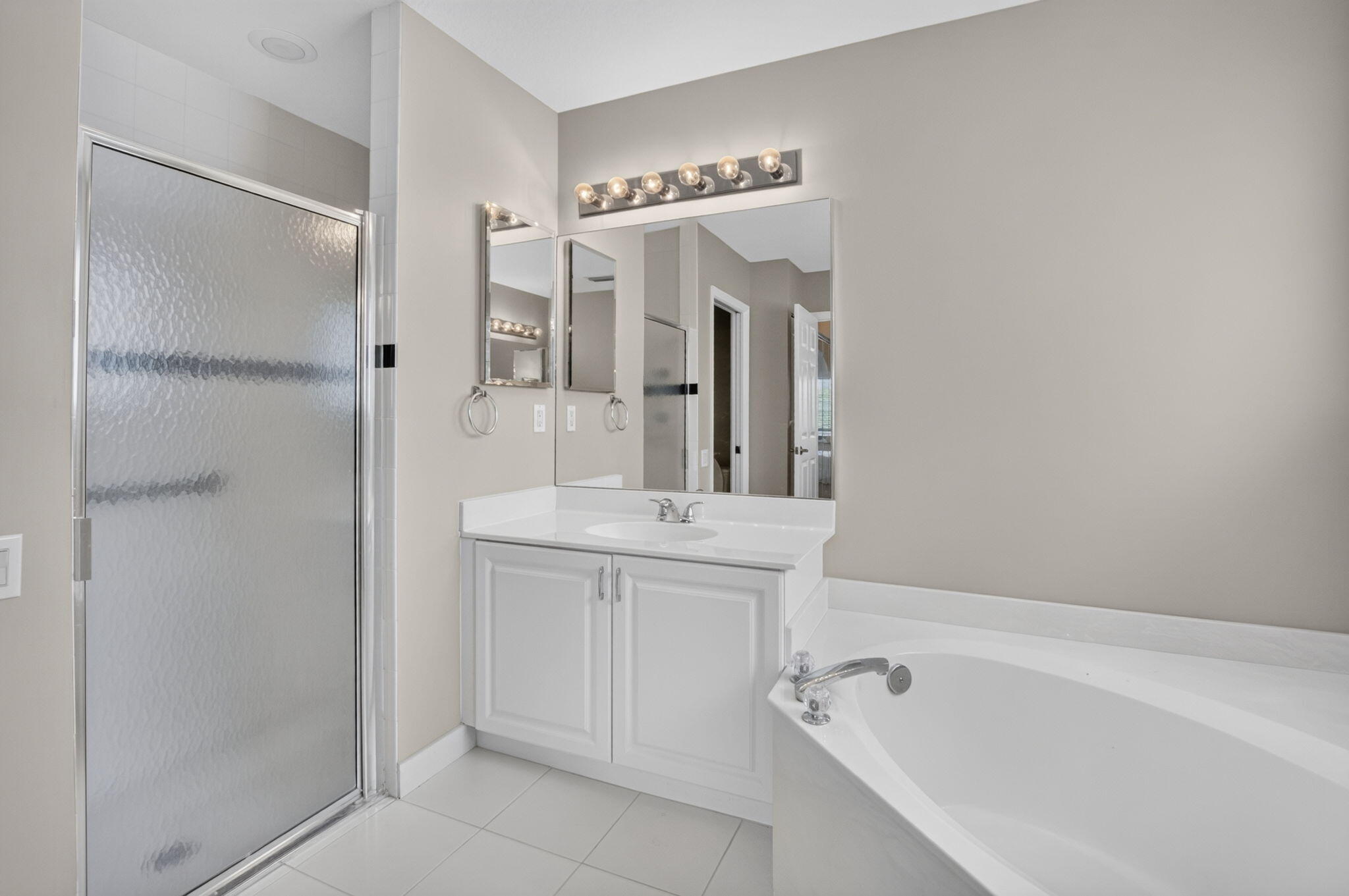 B26059612 Property Photo 29