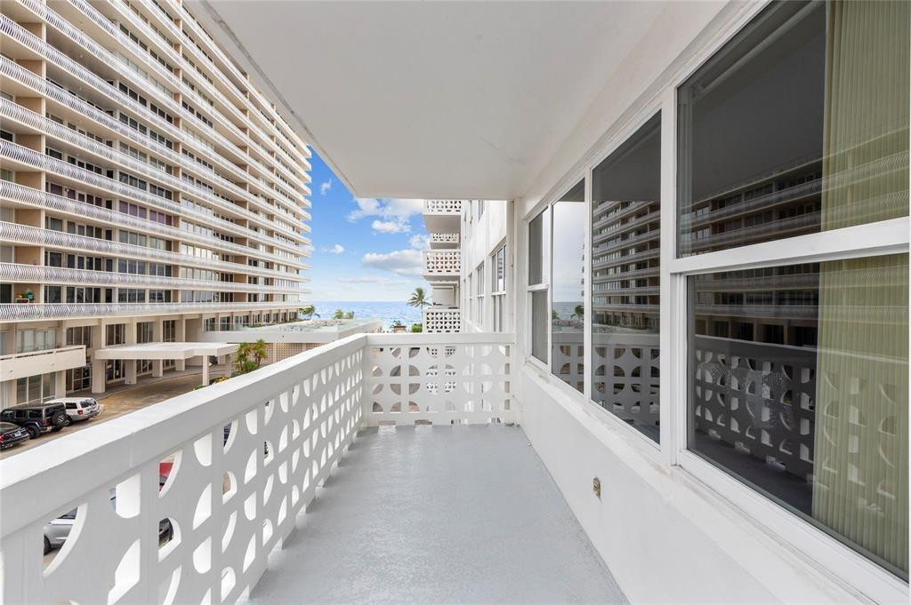 4010 Galt Ocean Drive 312 Property Photo 2