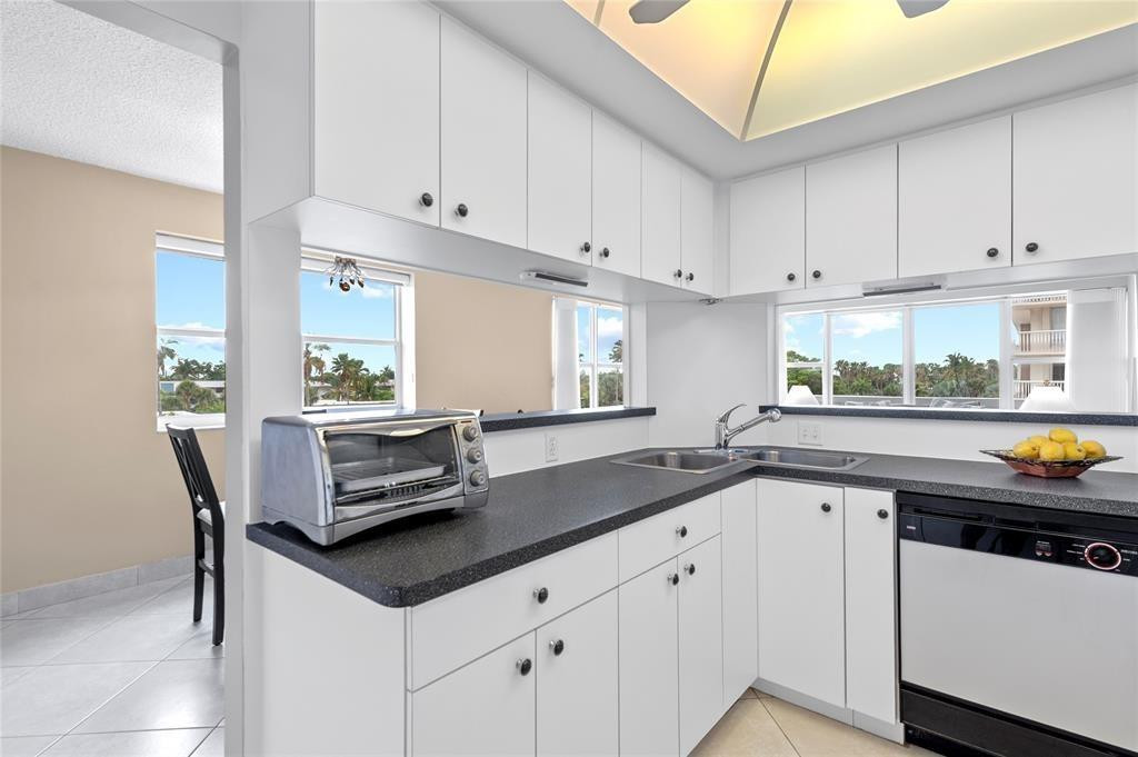 4010 Galt Ocean Drive 312 Property Photo 3