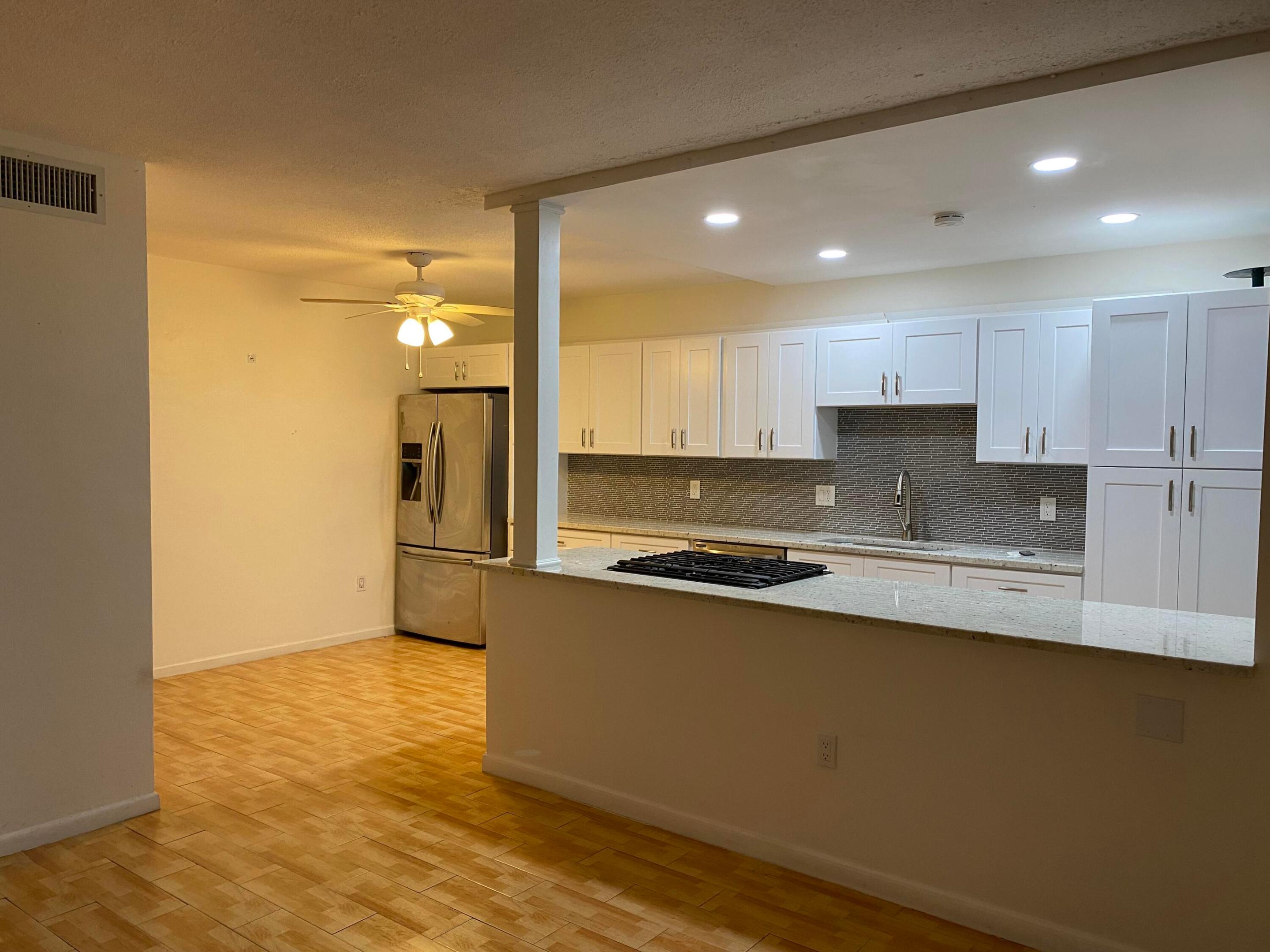 250 Sw 7th Street 13 Property Photo 2