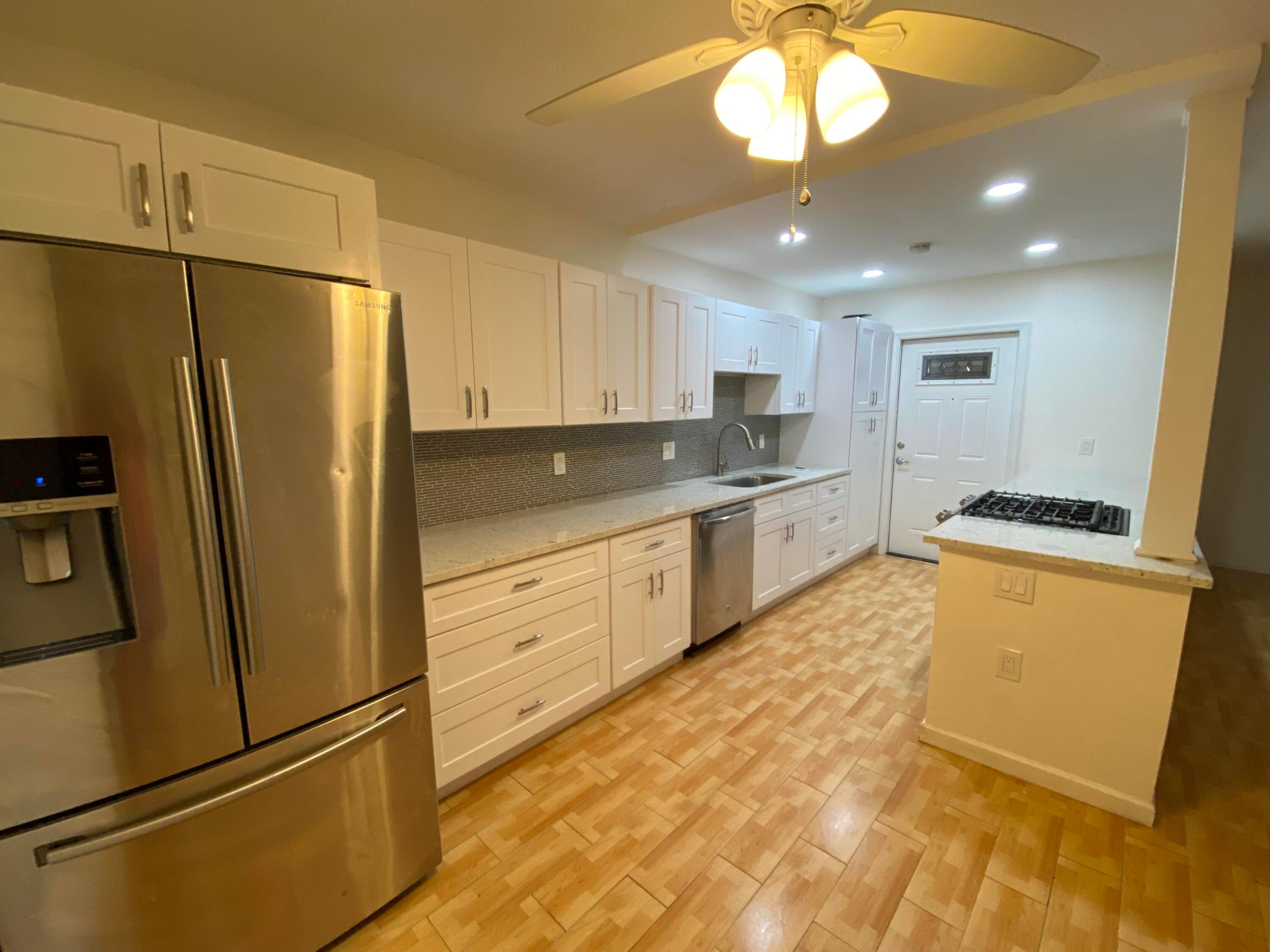 250 Sw 7th Street 13 Property Photo 4