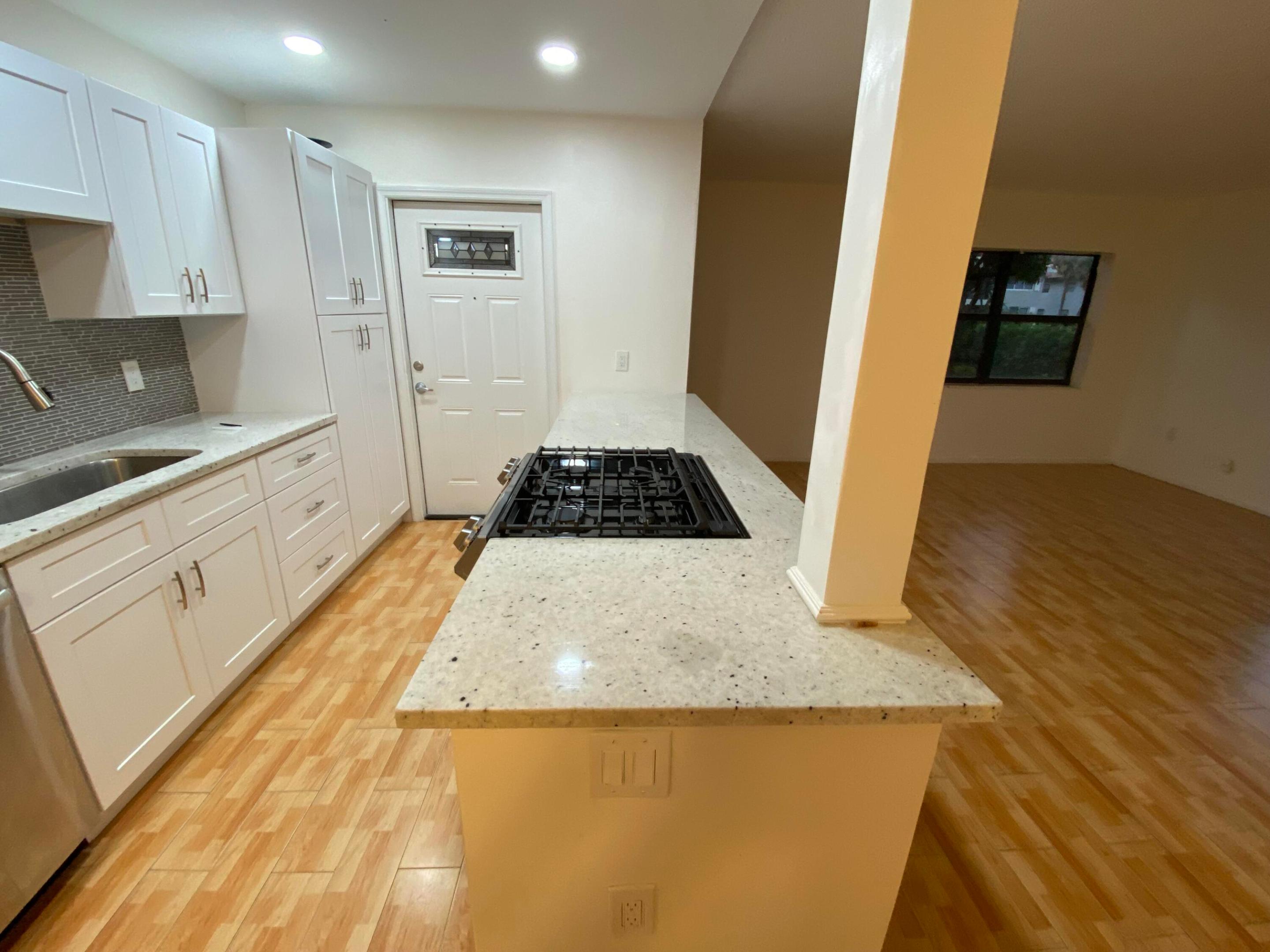 250 Sw 7th Street 13 Property Photo 5