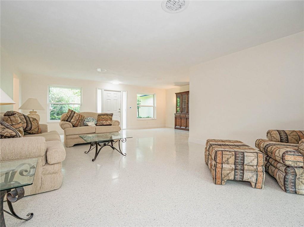 626 Honeysuckle Lane Property Photo 11
