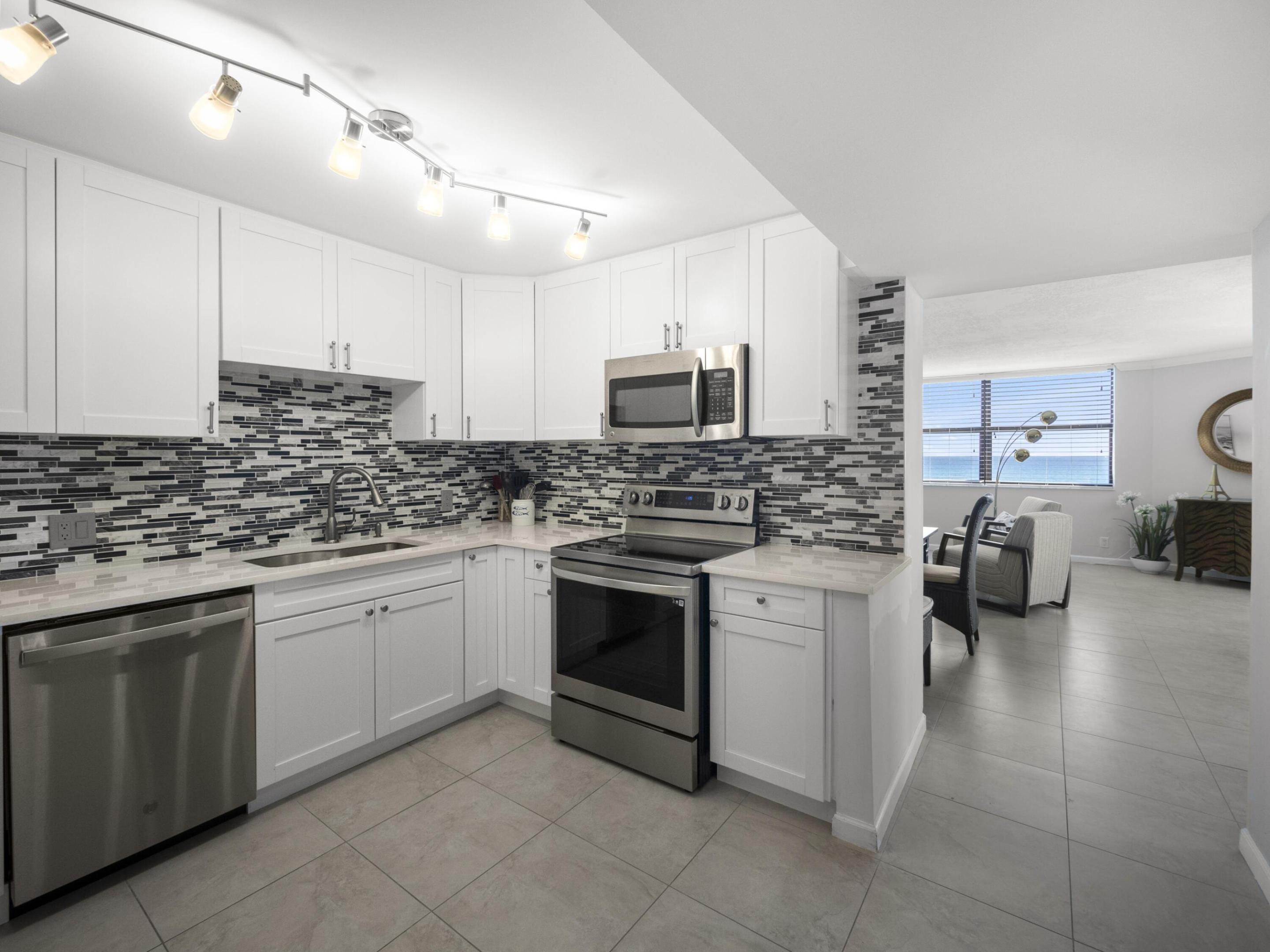 5420 N Ocean Drive 502 Property Photo 9