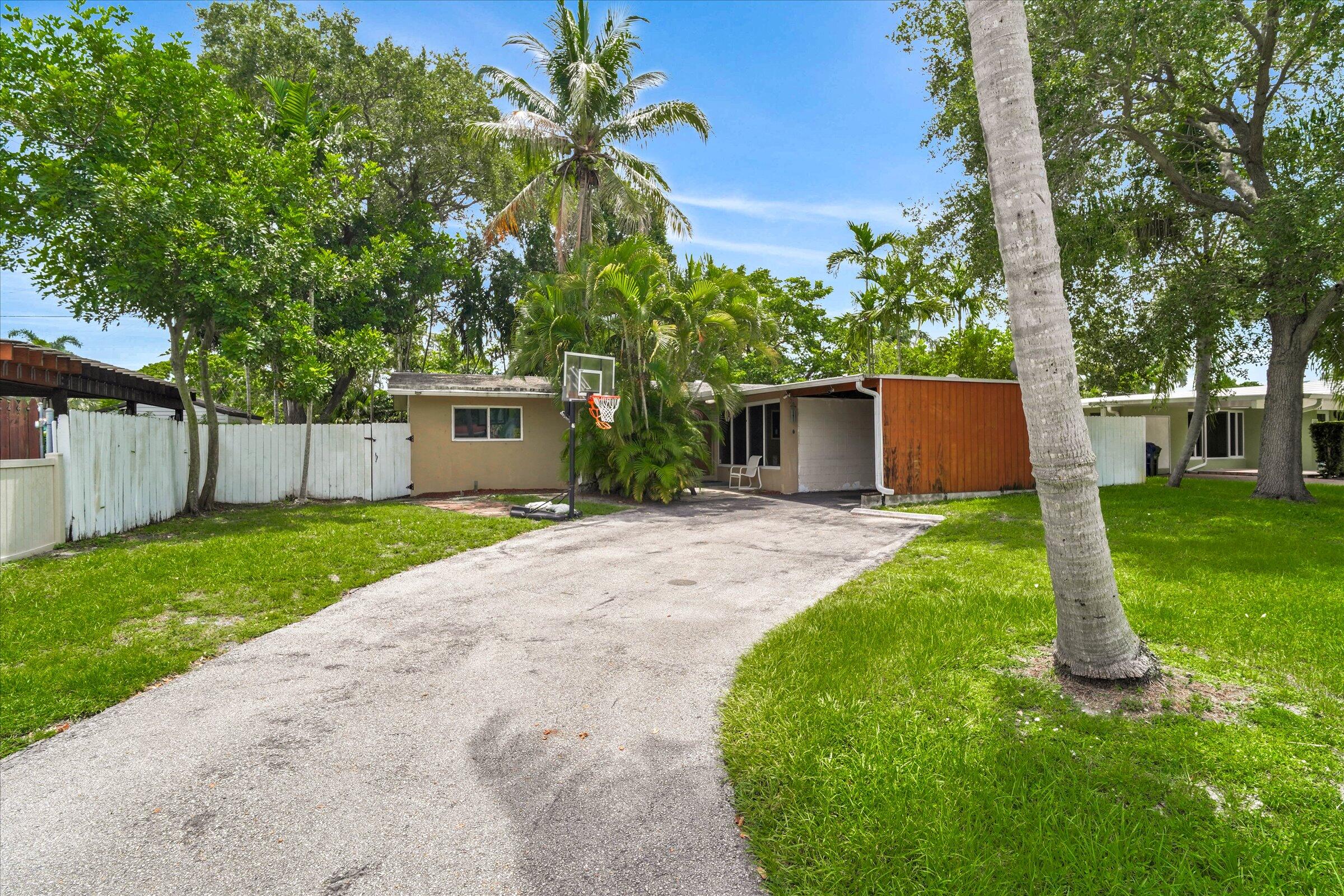 308 Nw 27th Street Property Photo 1