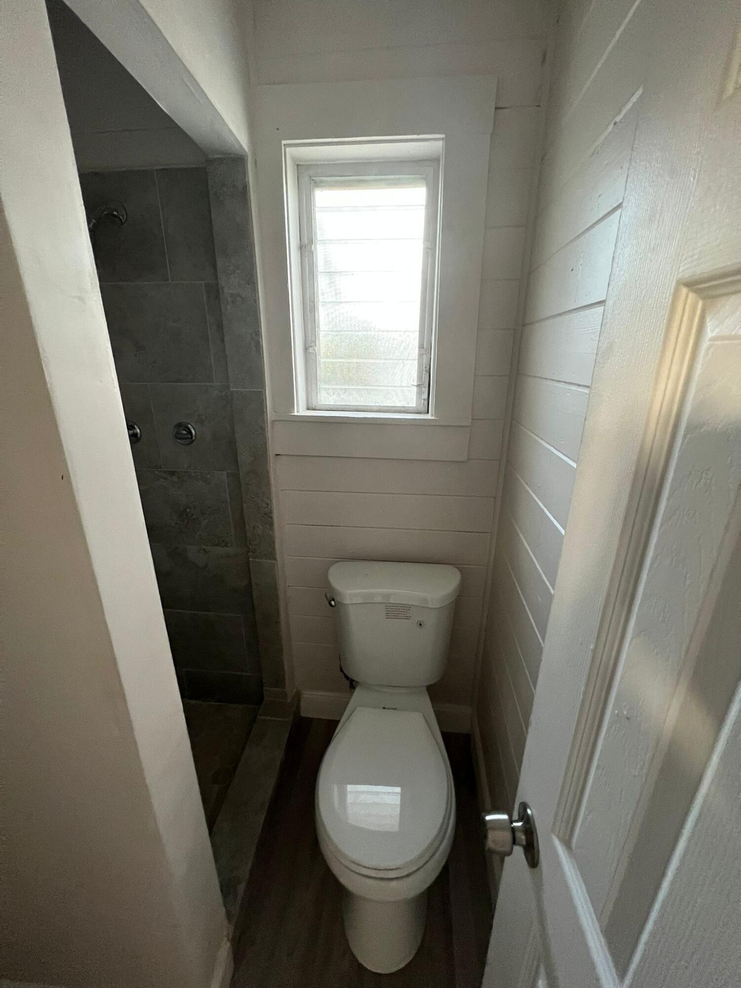 2843 Forest Hill Boulevard Property Photo 5