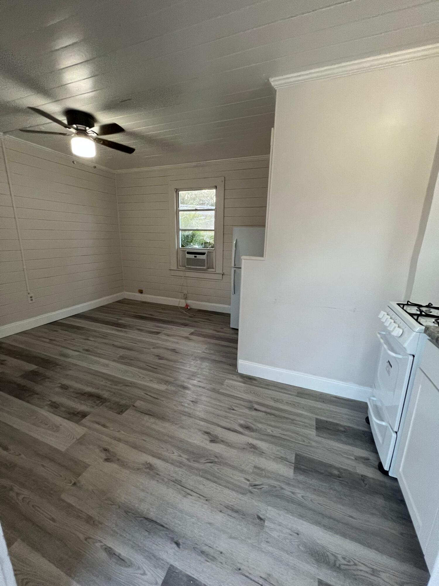 2843 Forest Hill Boulevard Property Photo 6