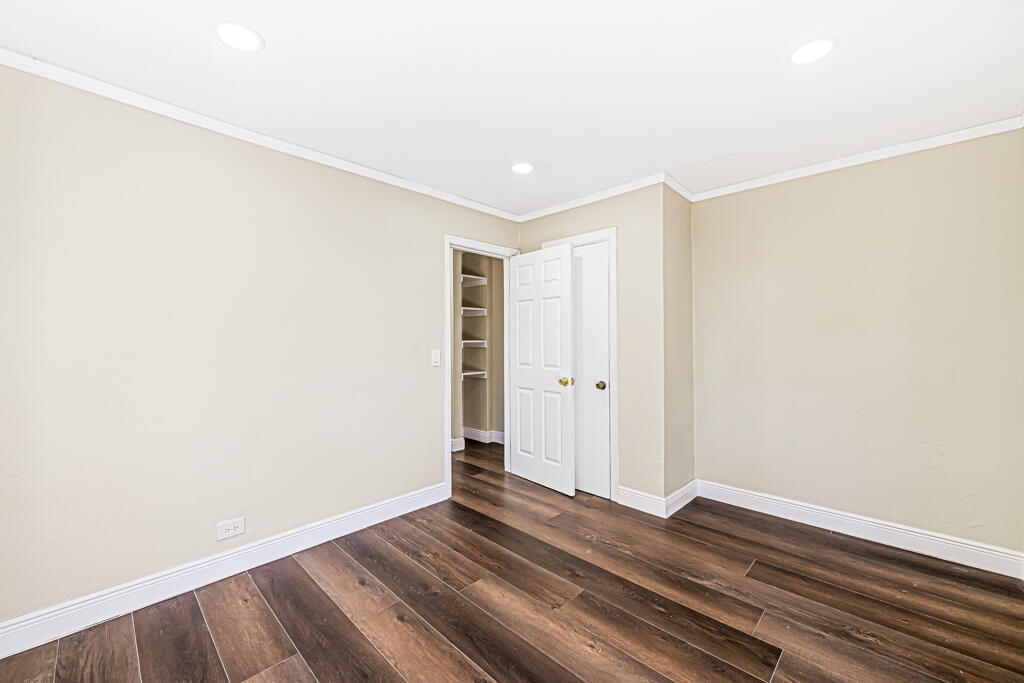 723 21st Street B Property Photo 5