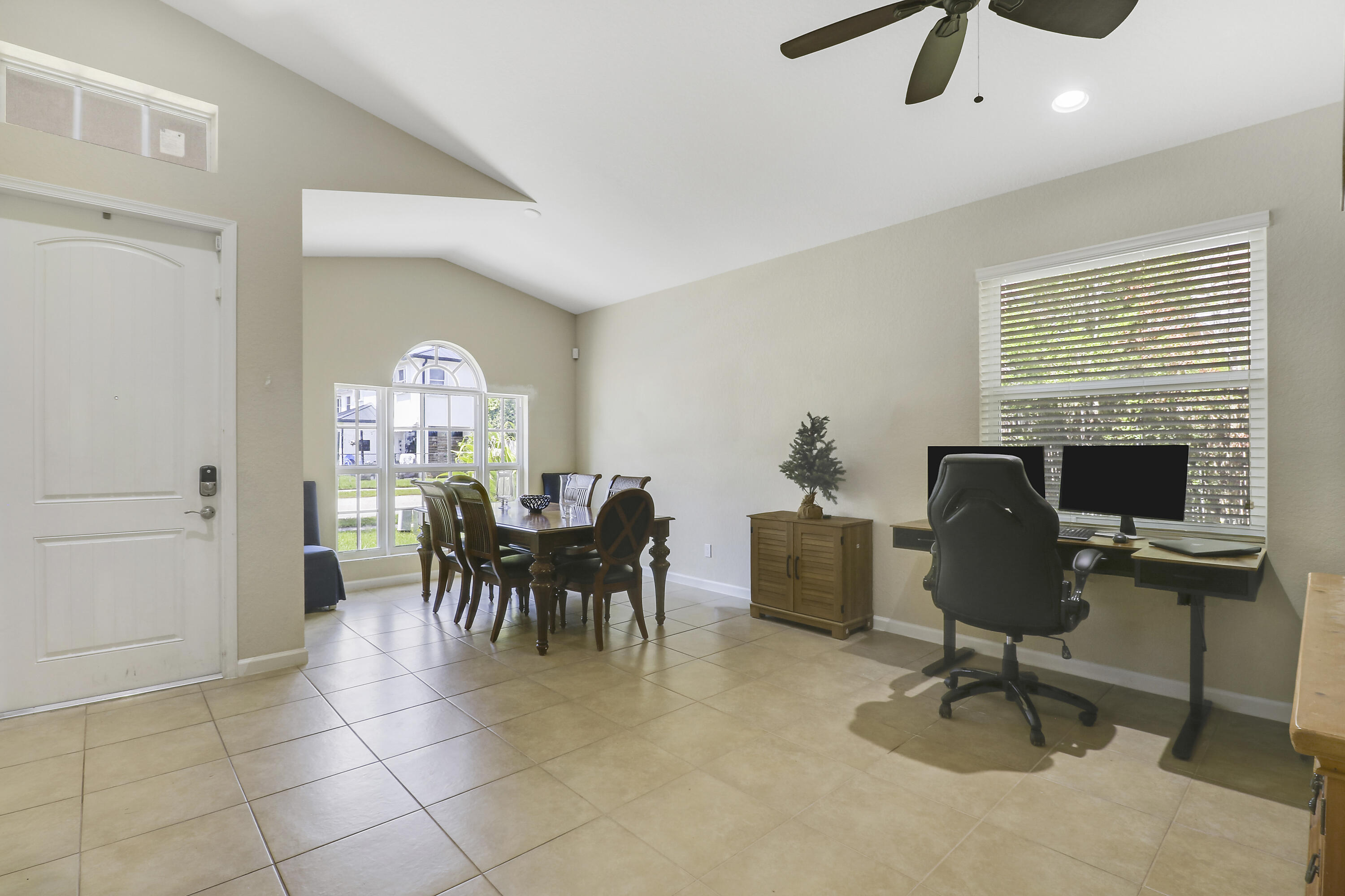 2481 Sw Silverado Street Property Photo 8