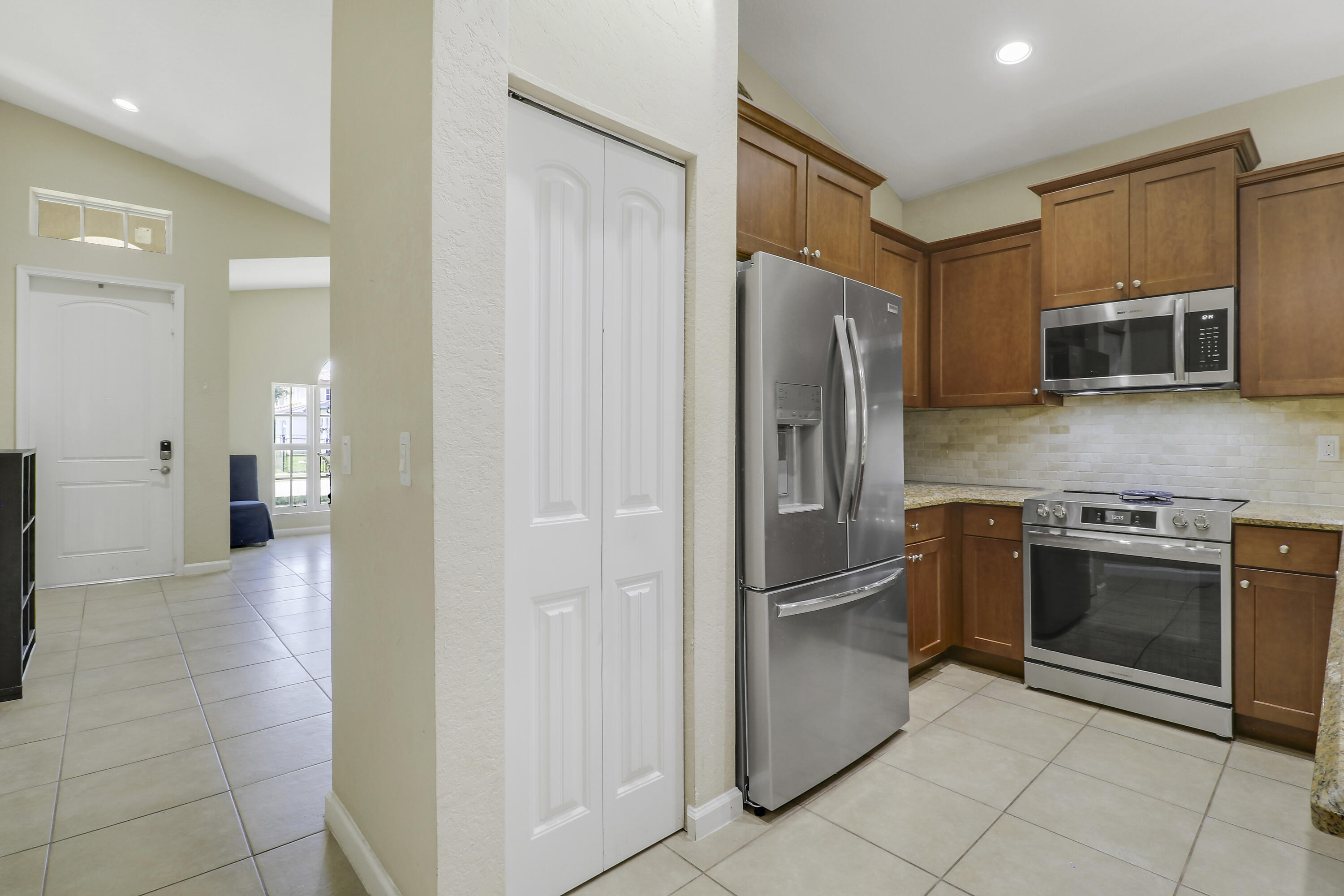 2481 Sw Silverado Street Property Photo 10