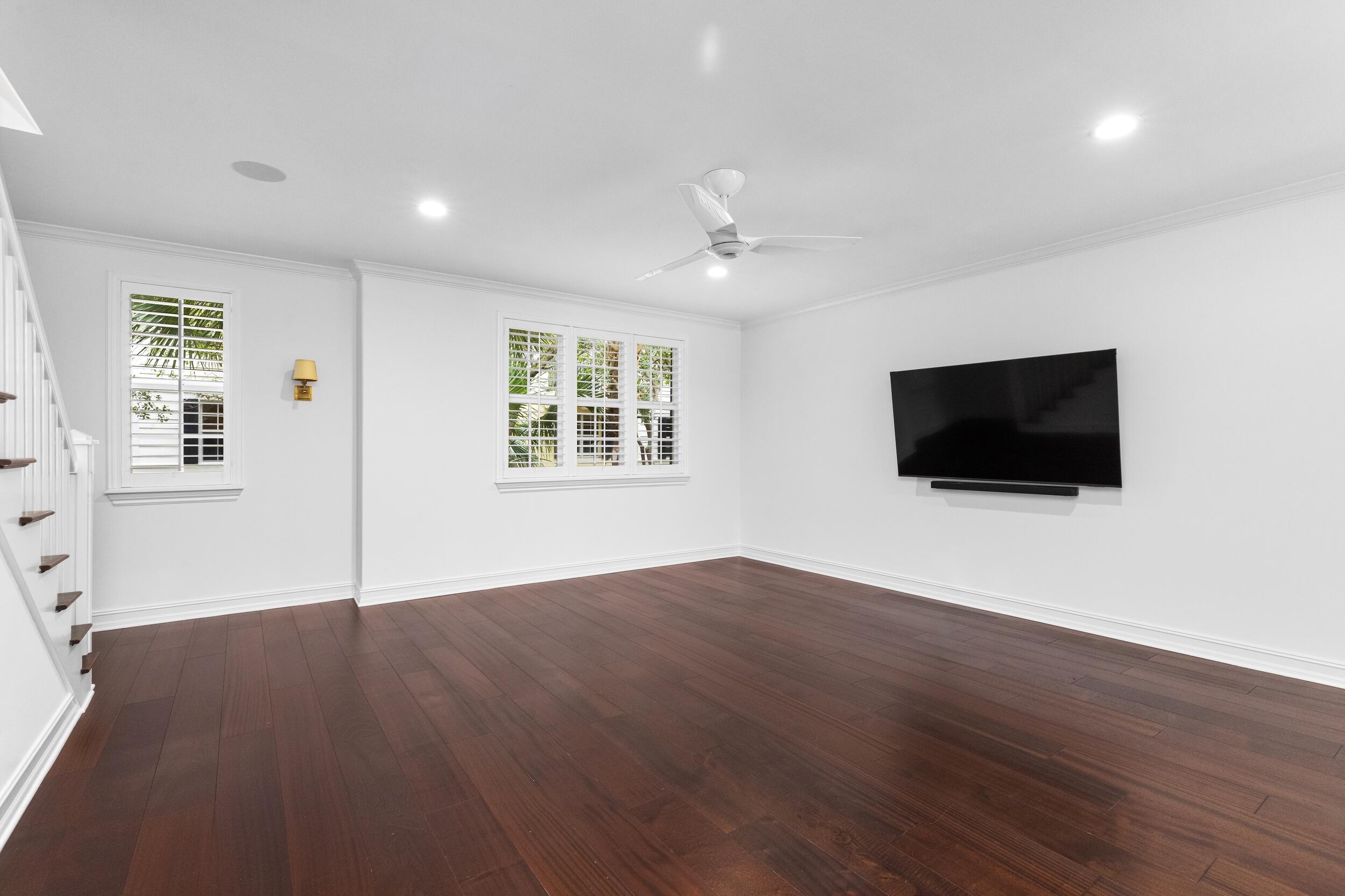 317 S Bromeliad Property Photo 7