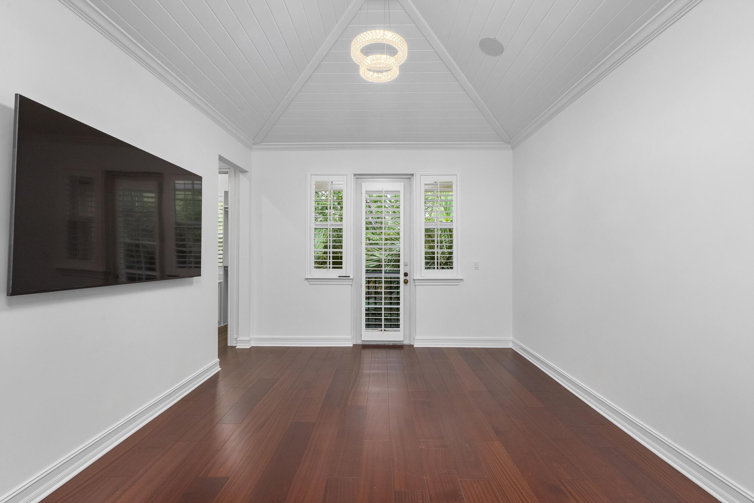 317 S Bromeliad Property Photo 10