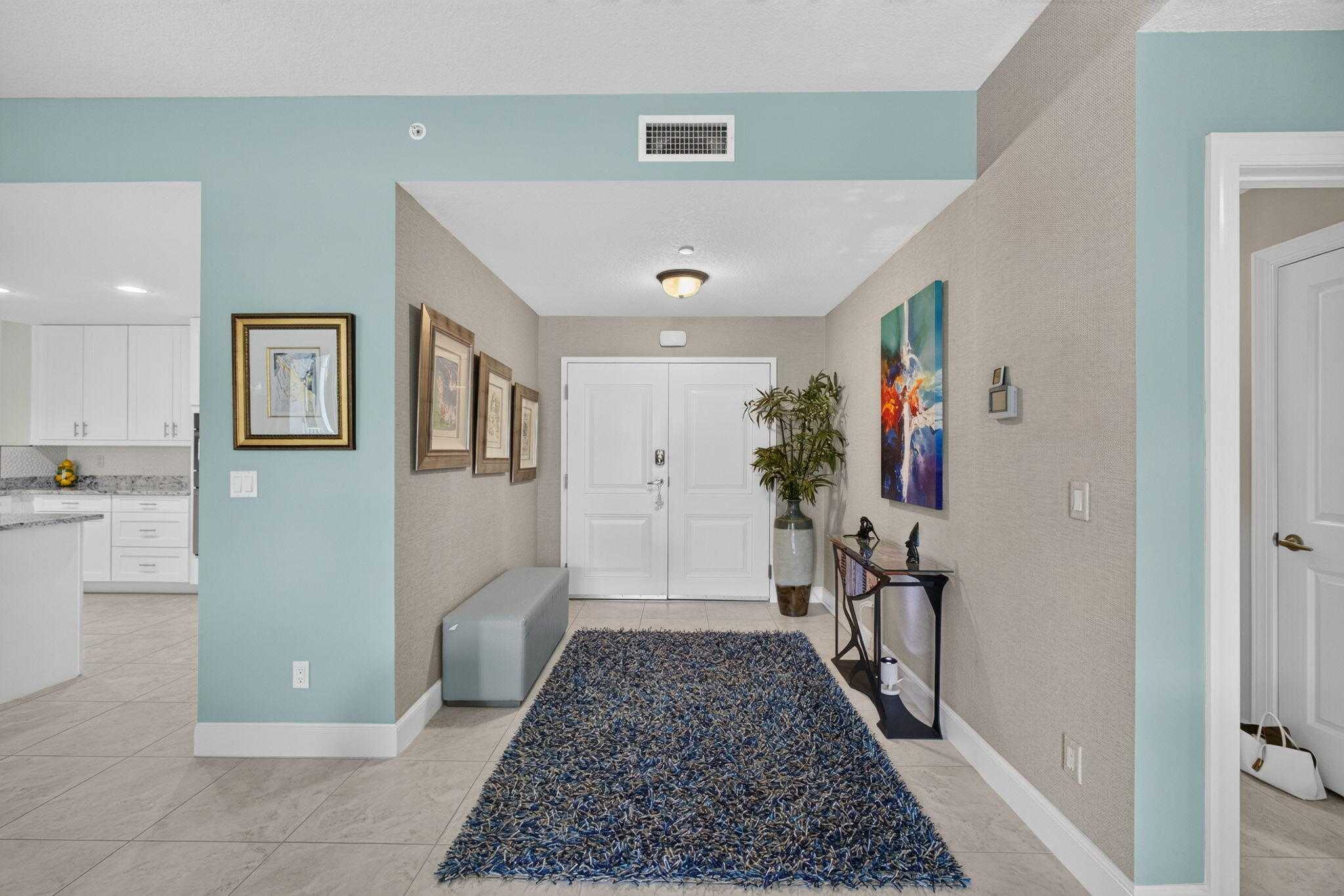 1013 Bay Colony Drive S Property Photo 4