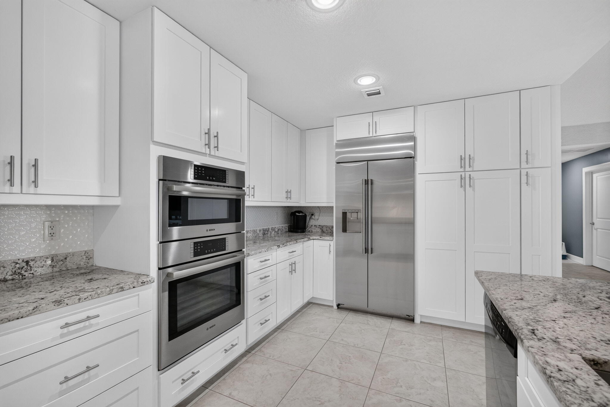 1013 Bay Colony Drive S Property Photo 13