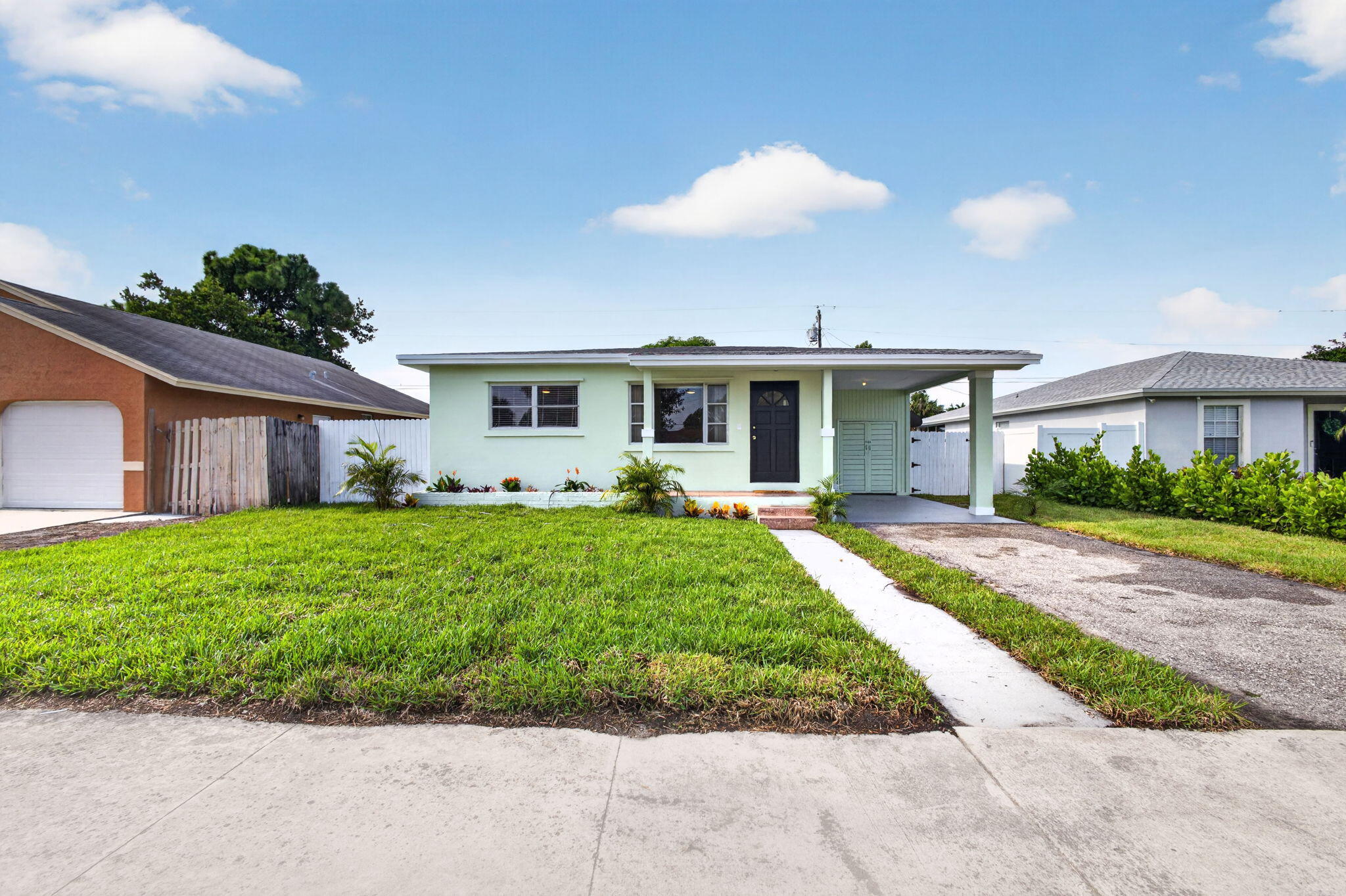 1547 W 10th Street Property Photo 1